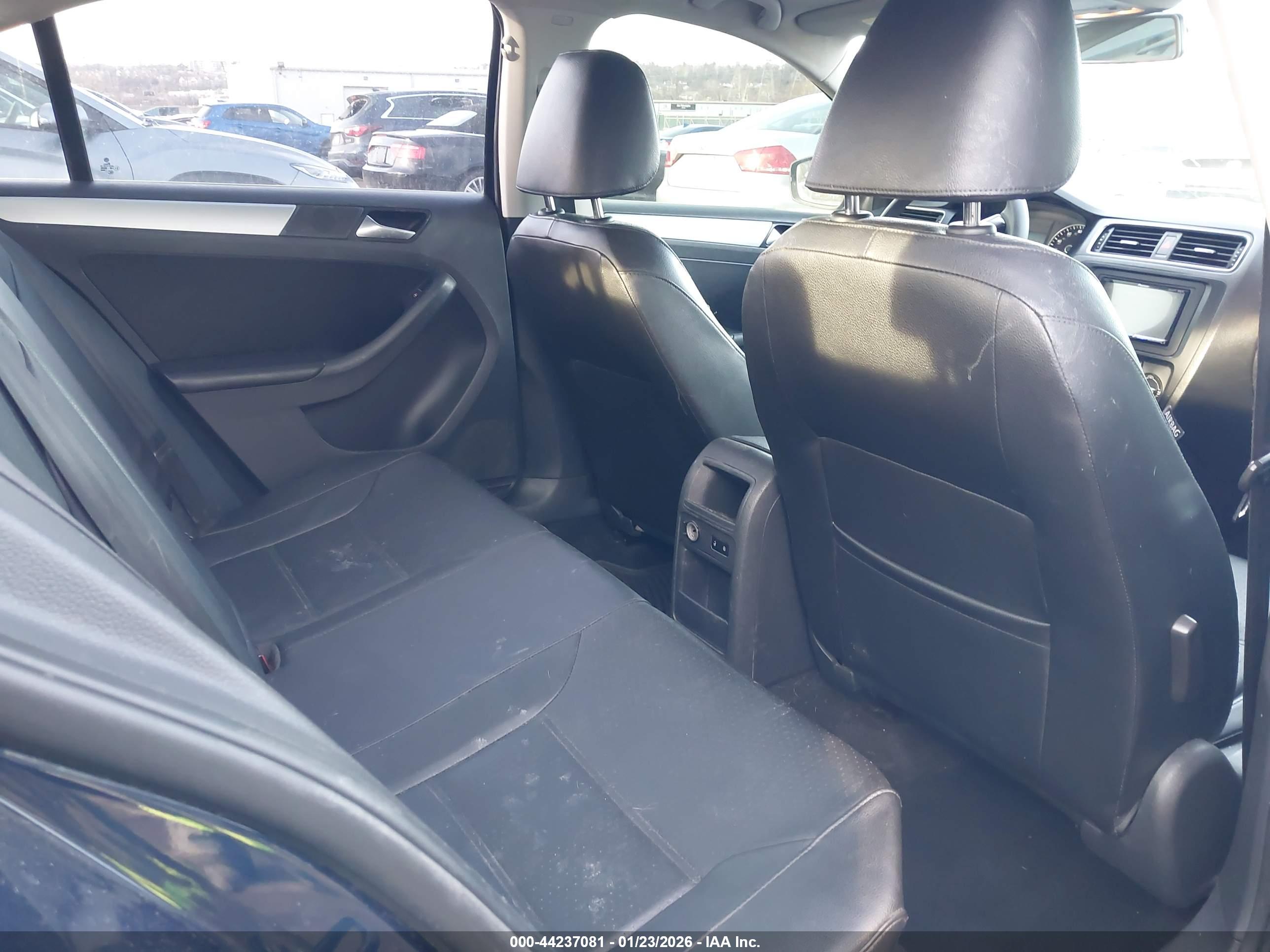 VOLKSWAGEN JETTA image 8