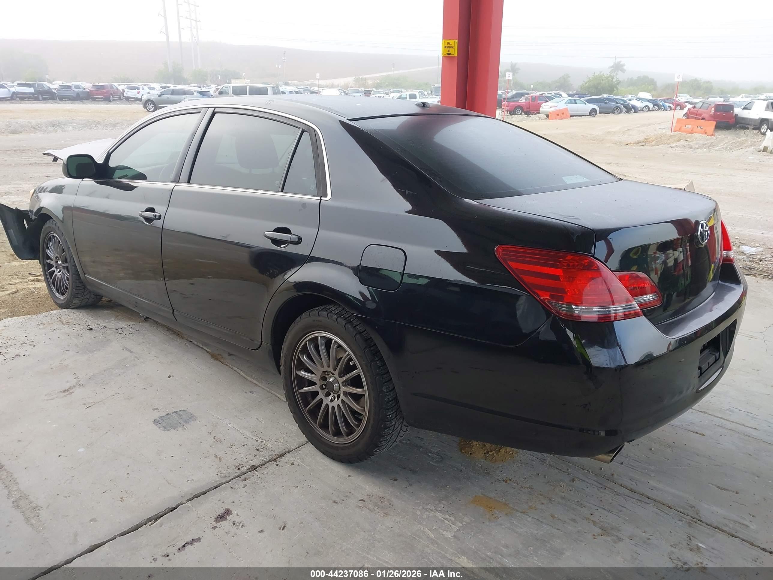 TOYOTA AVALON image 3