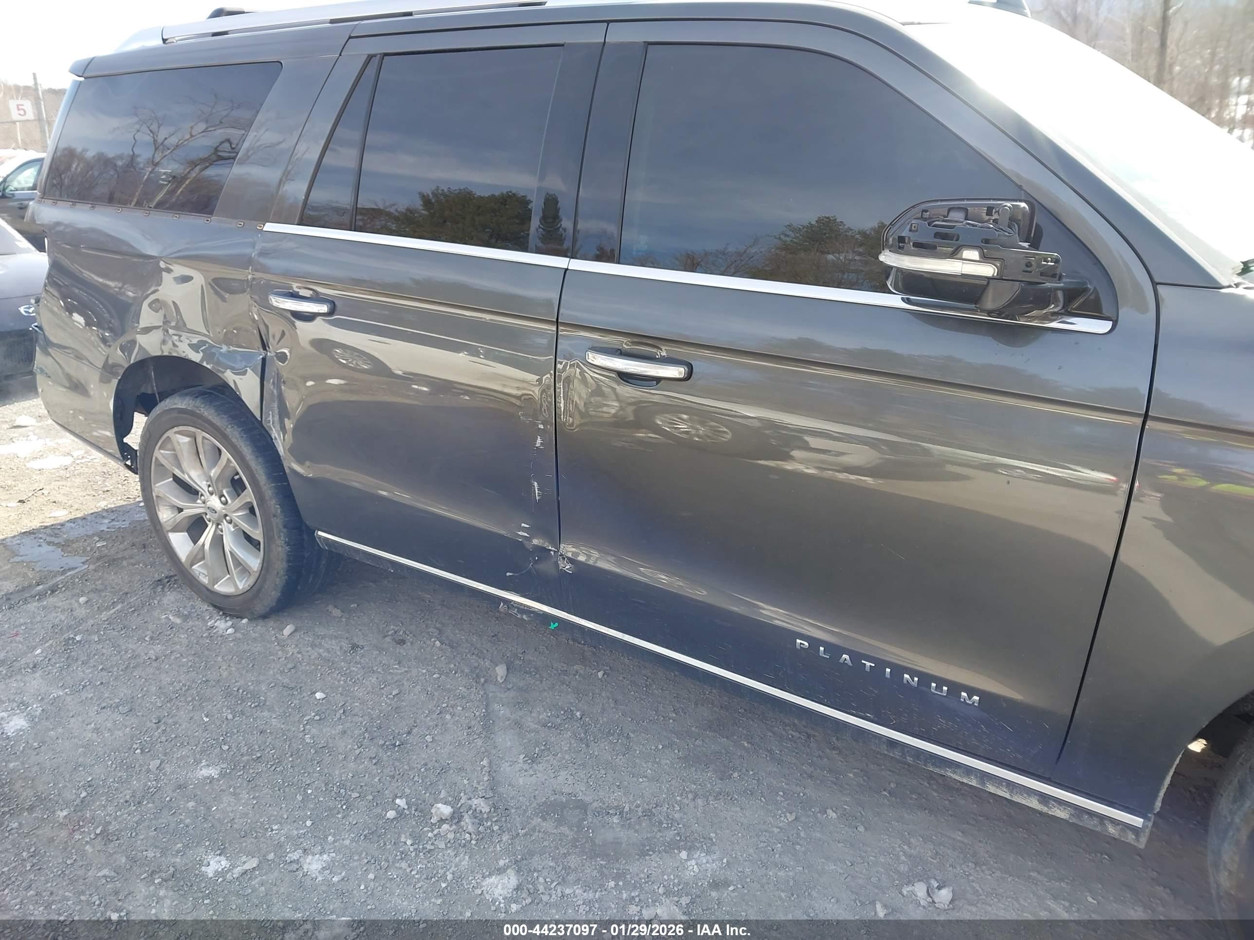 FORD EXPEDITION image 6