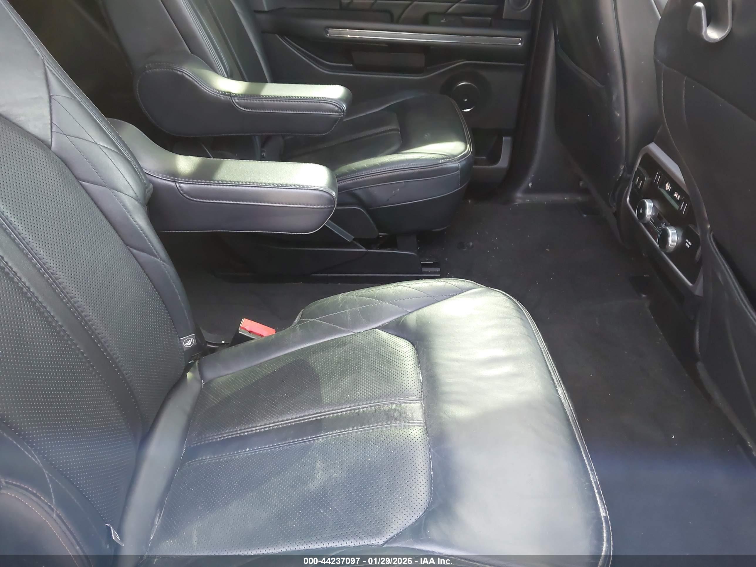 FORD EXPEDITION image 8