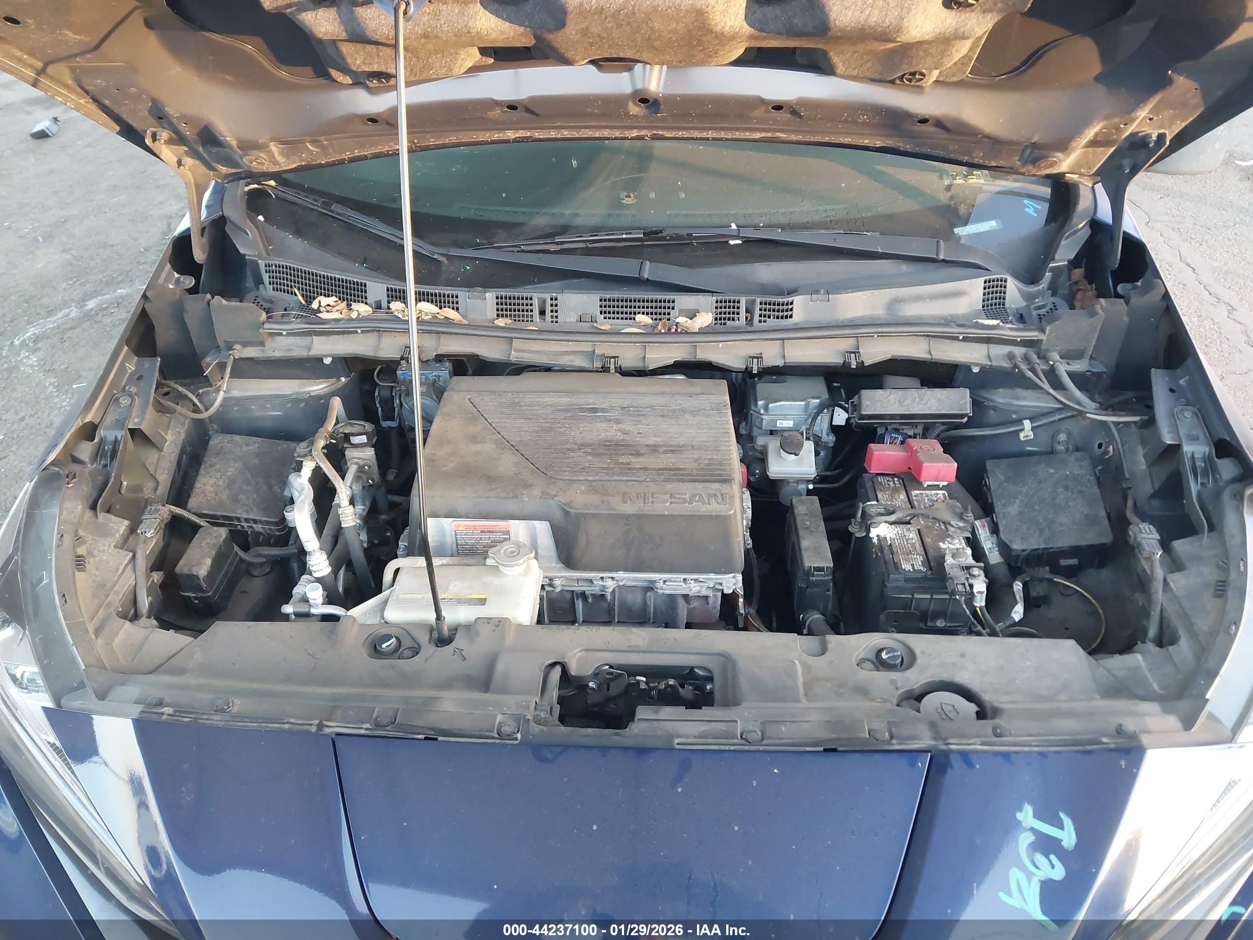 NISSAN LEAF image 10
