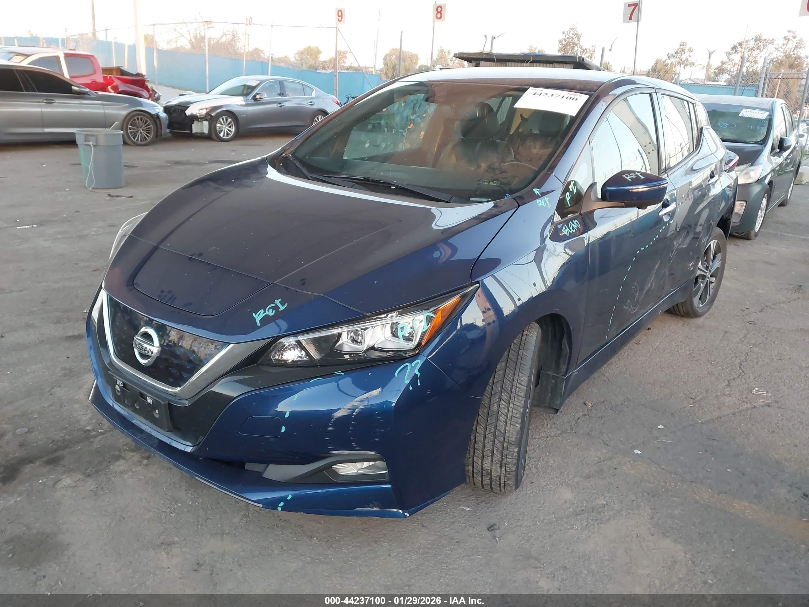 NISSAN LEAF image 2