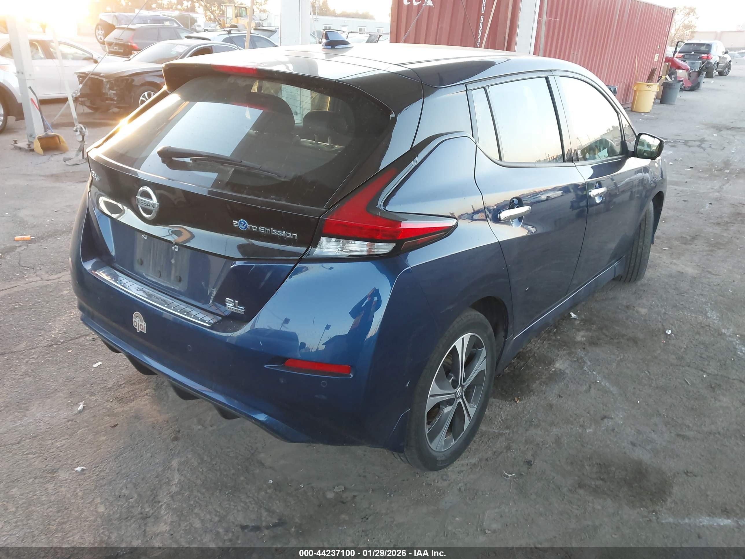 NISSAN LEAF image 4