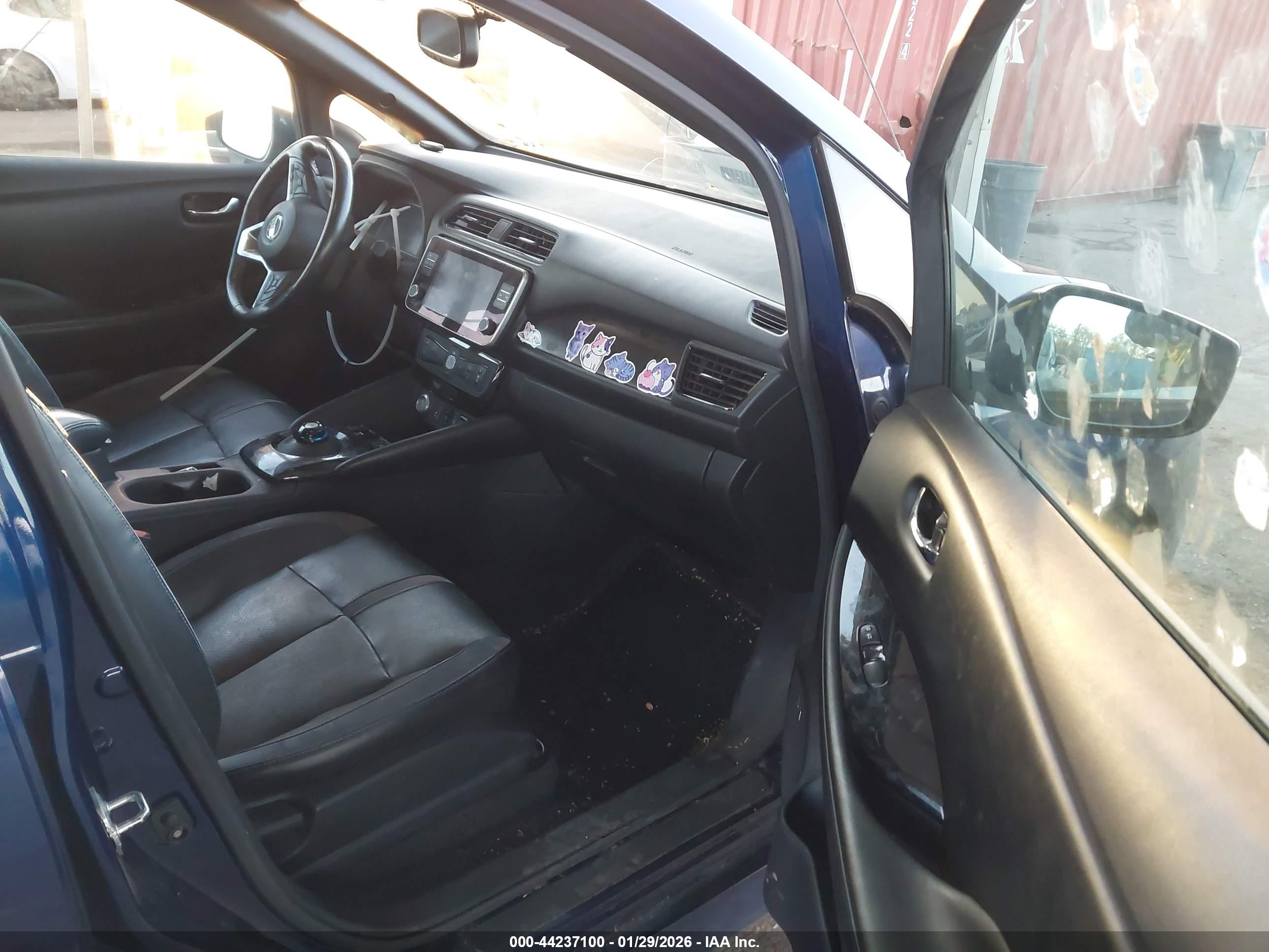 NISSAN LEAF image 5
