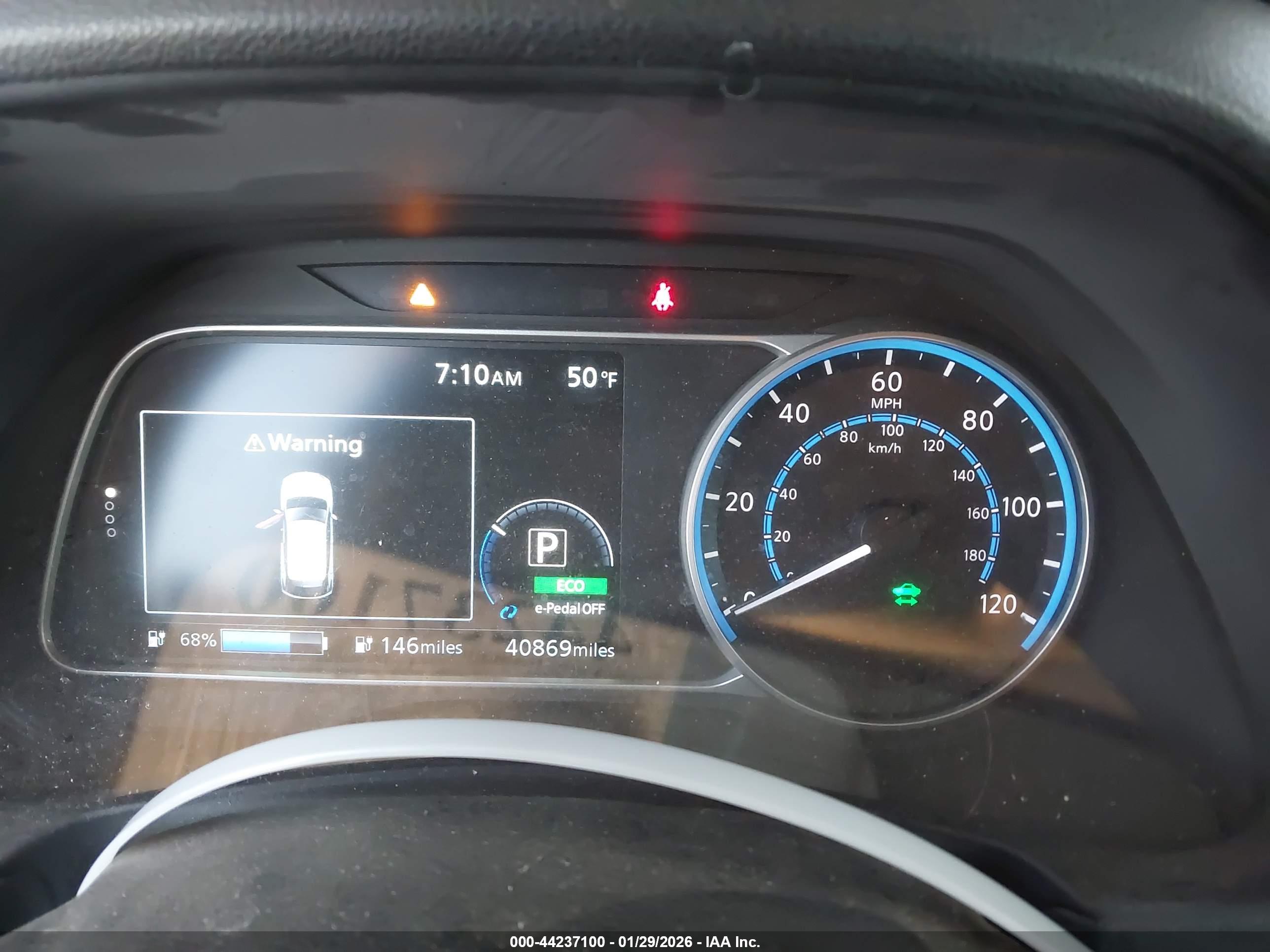 NISSAN LEAF image 7