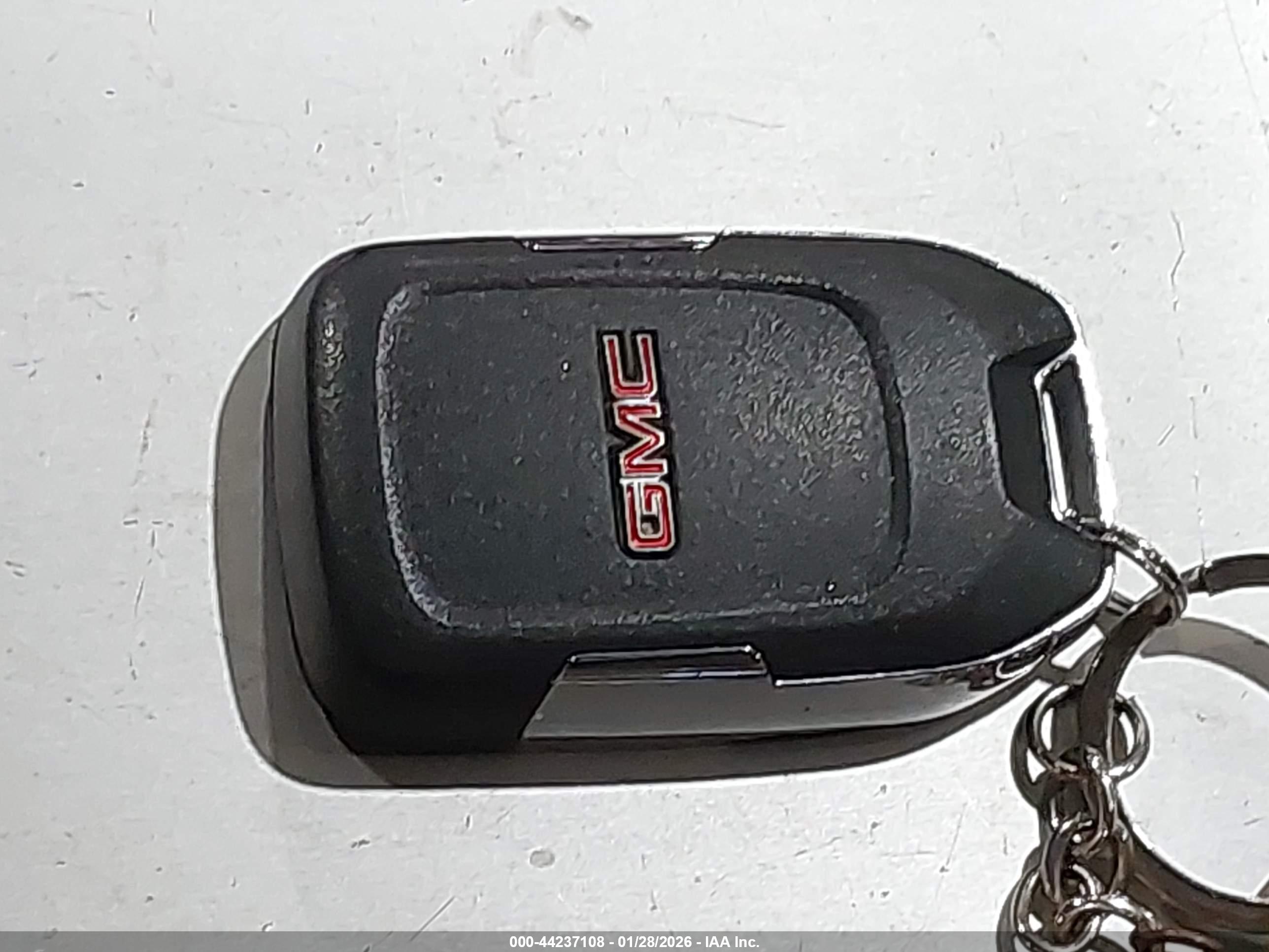 GMC TERRAIN image 11