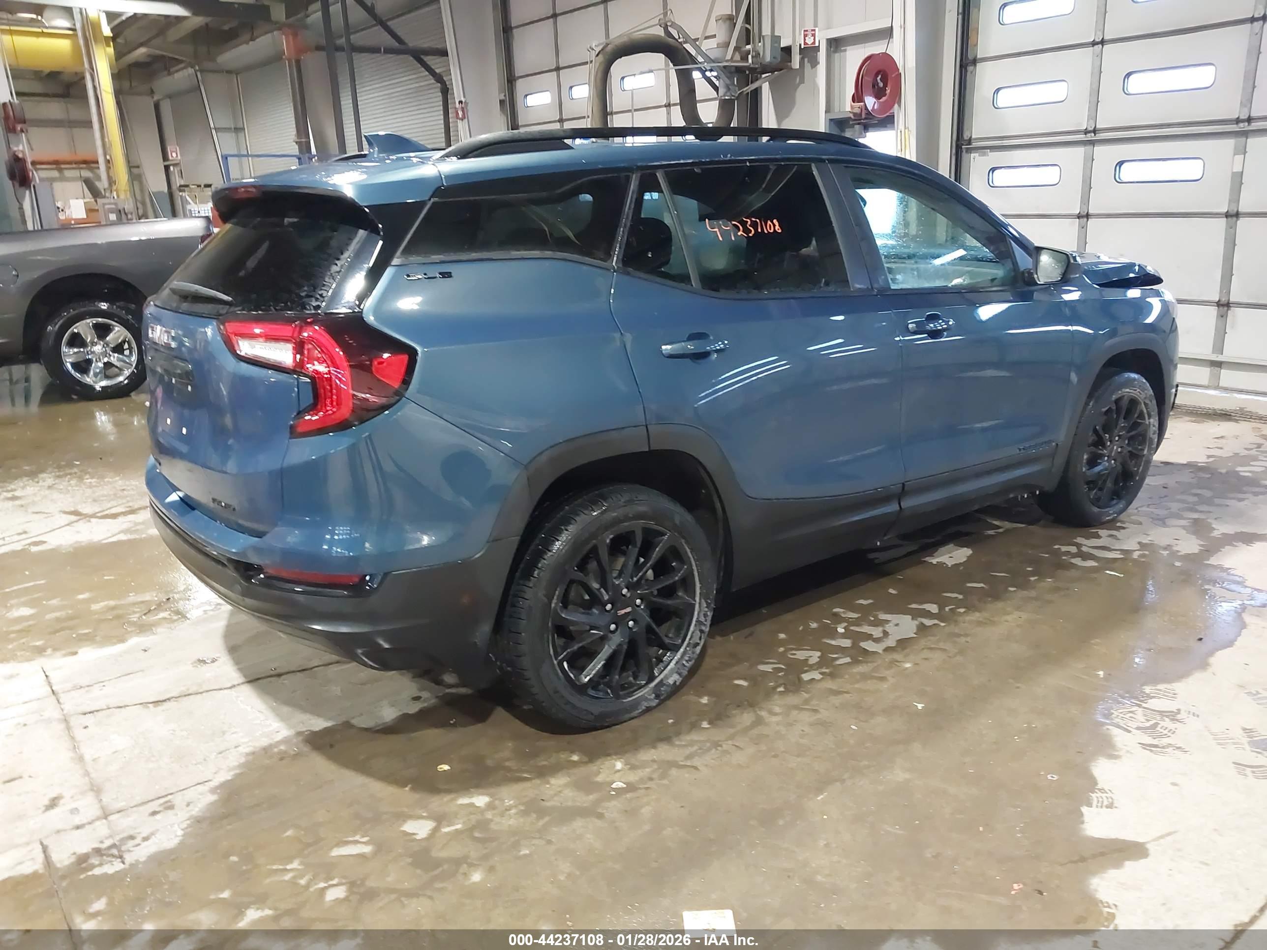 GMC TERRAIN image 4
