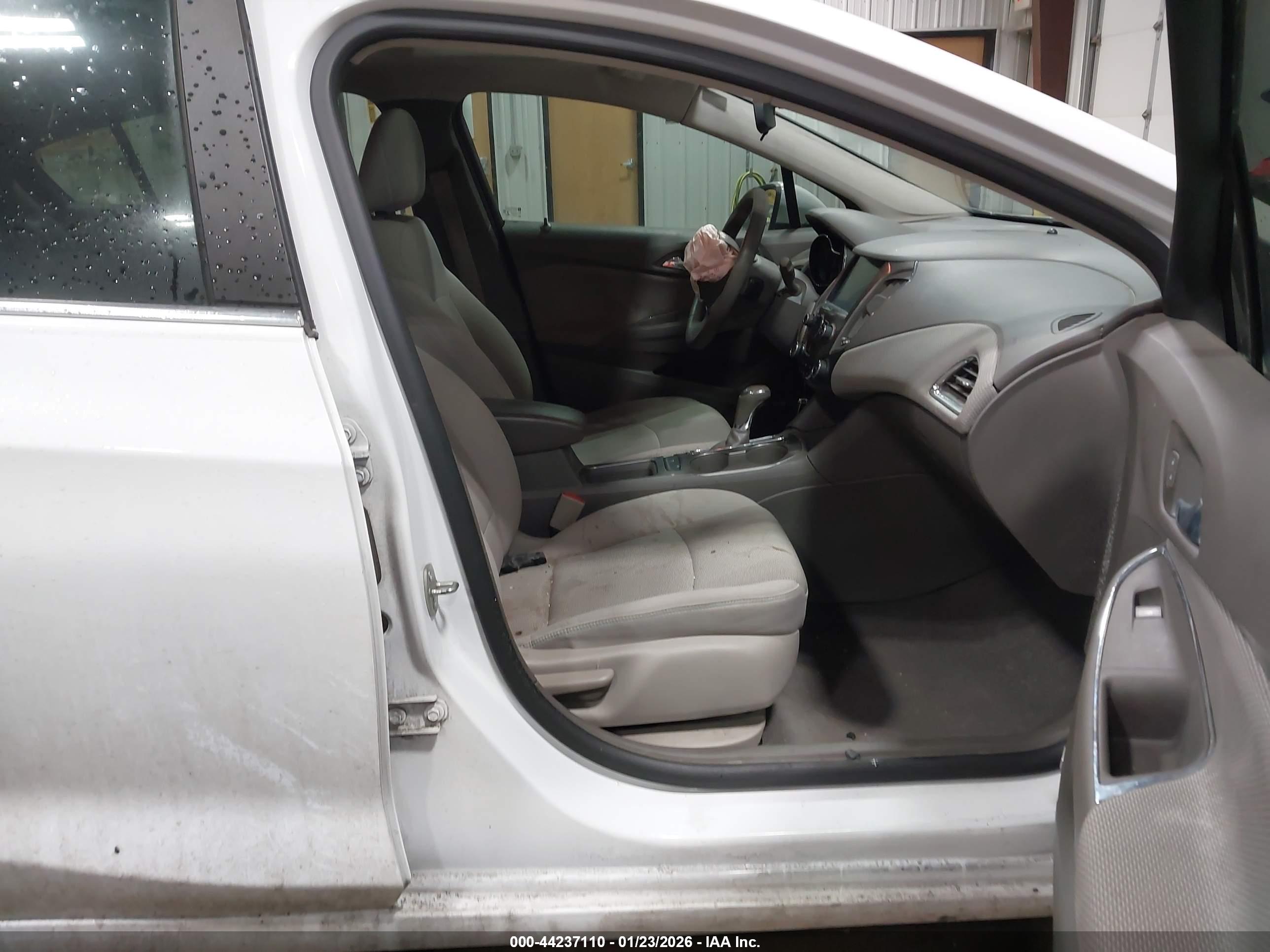 CHEVROLET CRUZE image 5