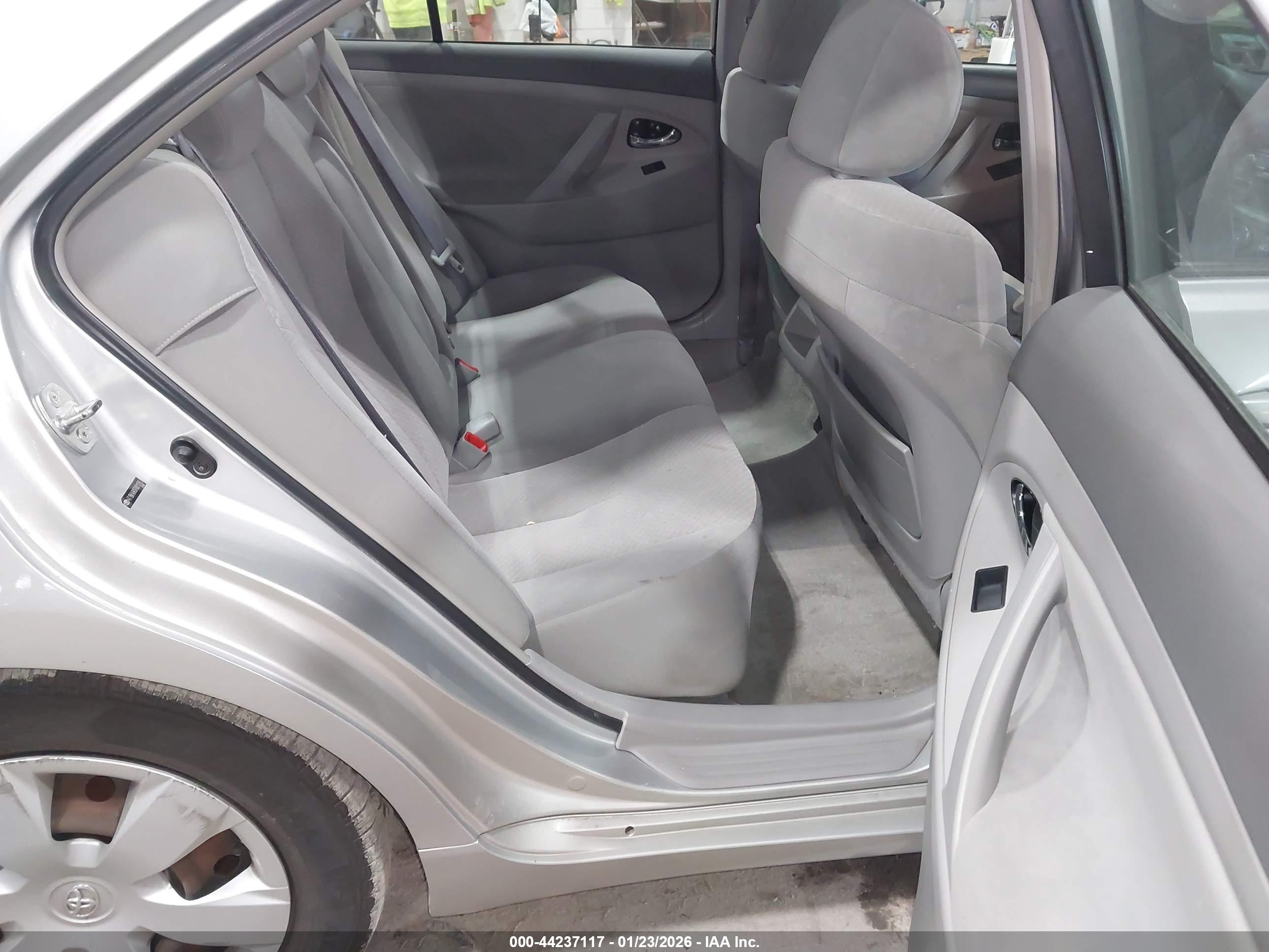 TOYOTA CAMRY image 8