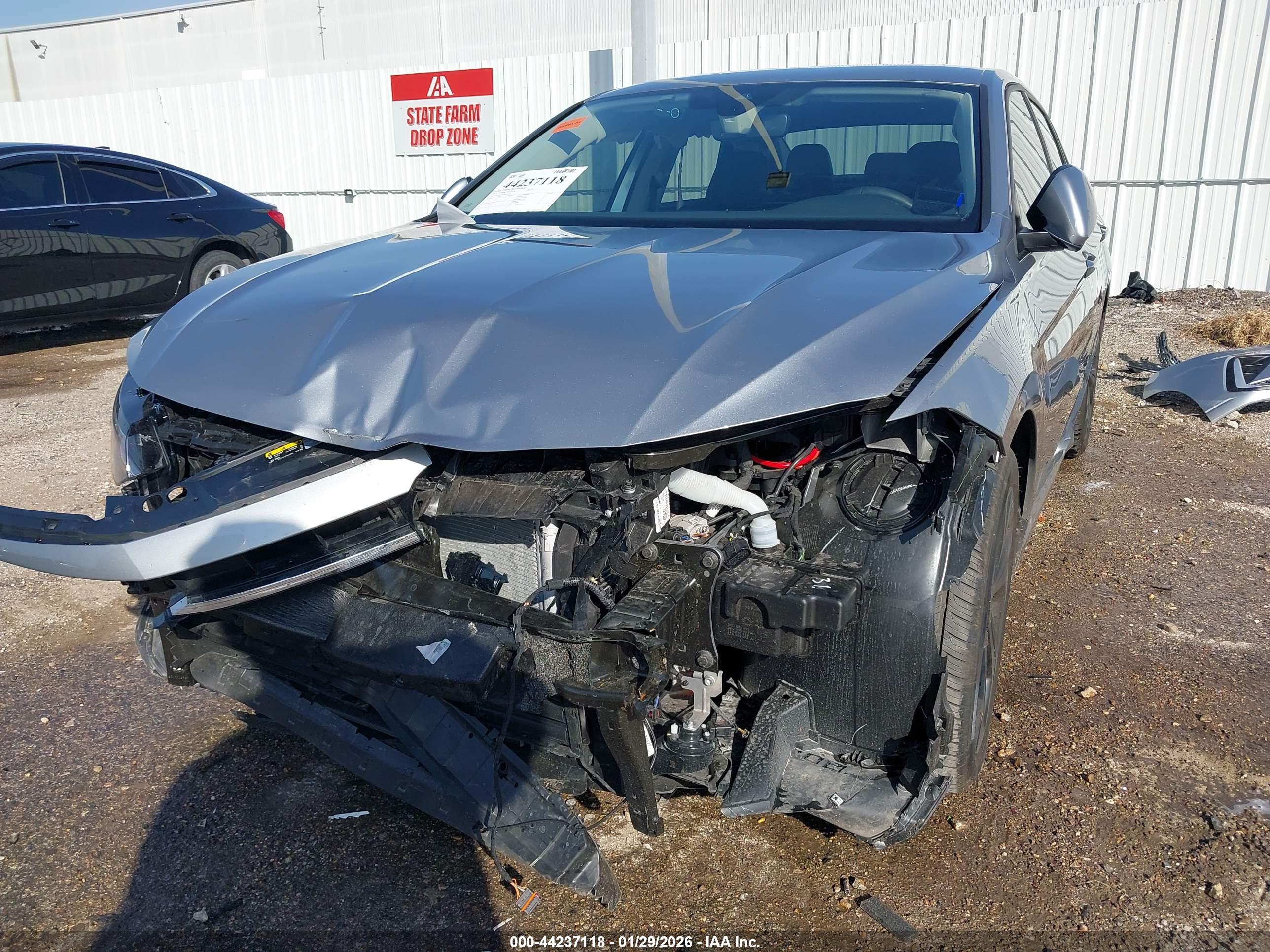 VOLKSWAGEN JETTA image 6