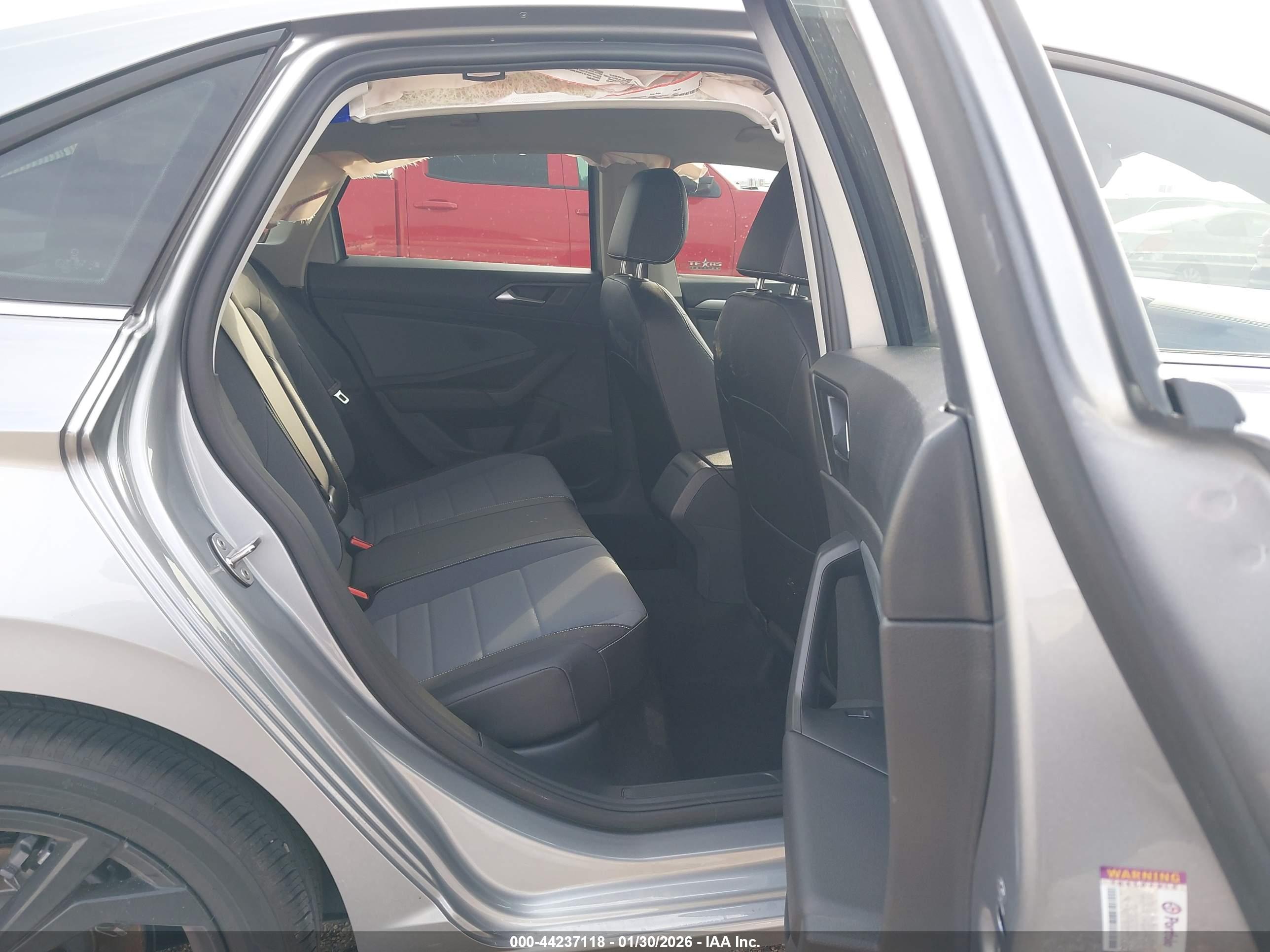 VOLKSWAGEN JETTA image 8
