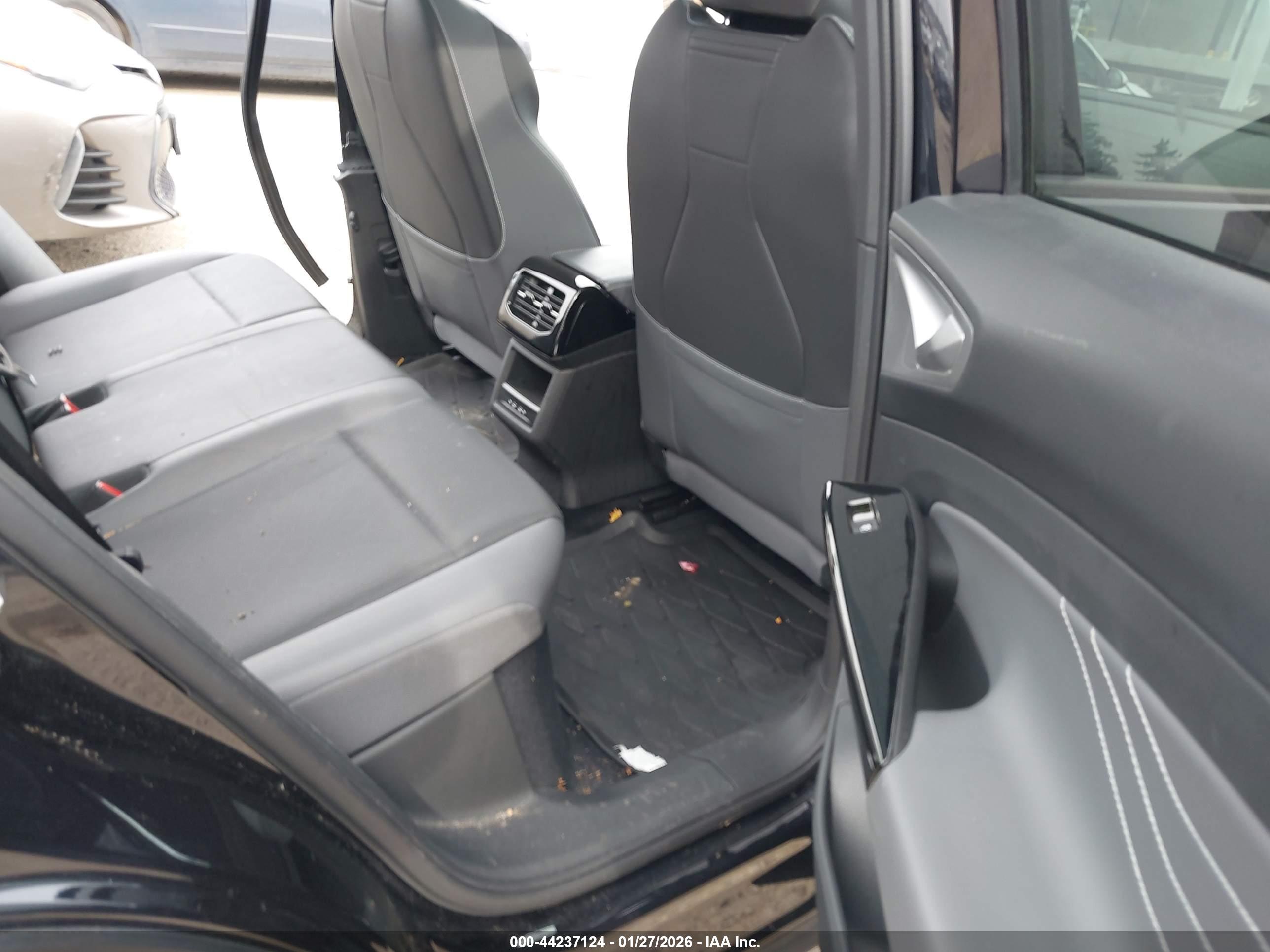 VOLKSWAGEN ID.4 image 8