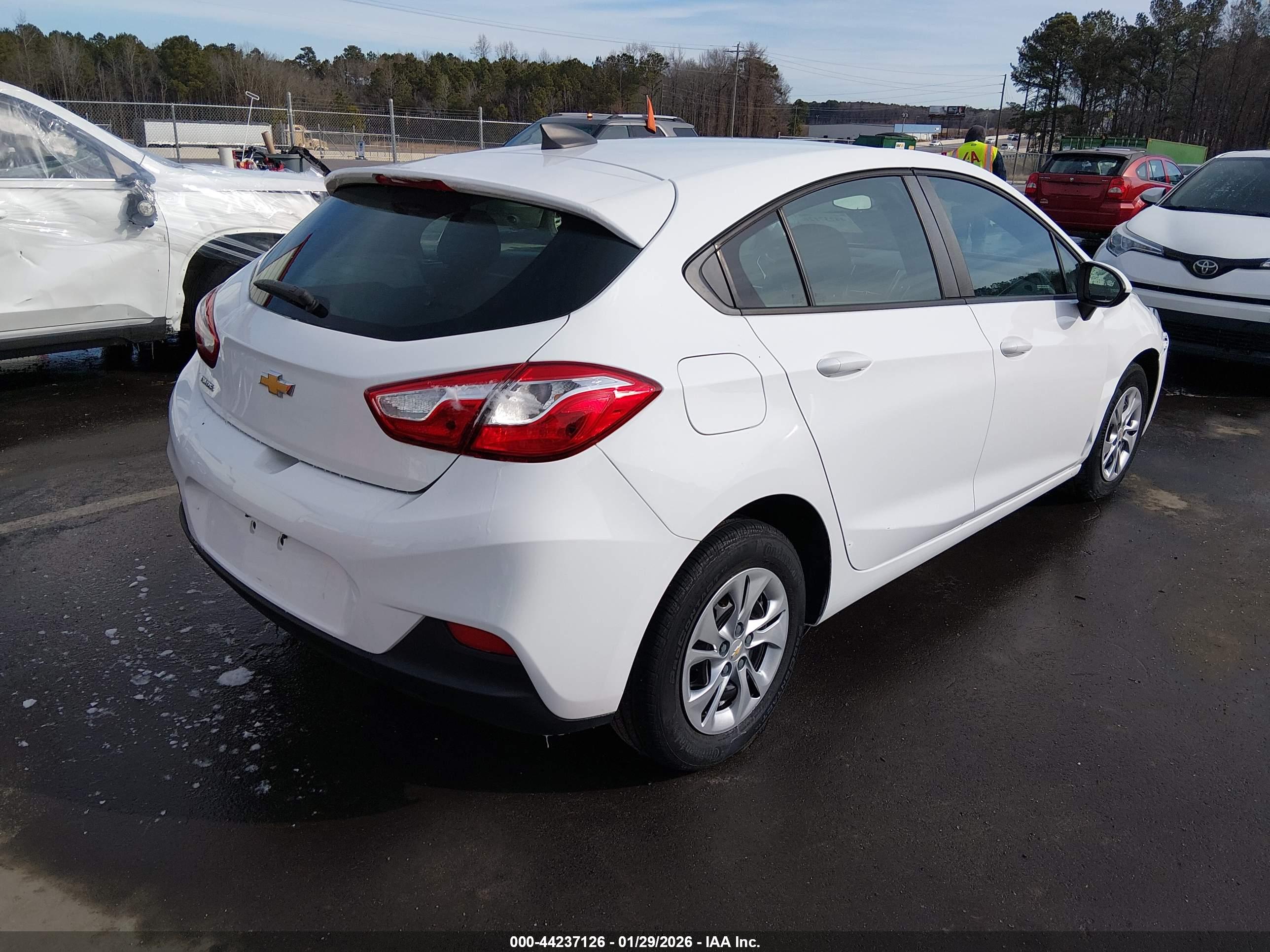 CHEVROLET CRUZE image 4