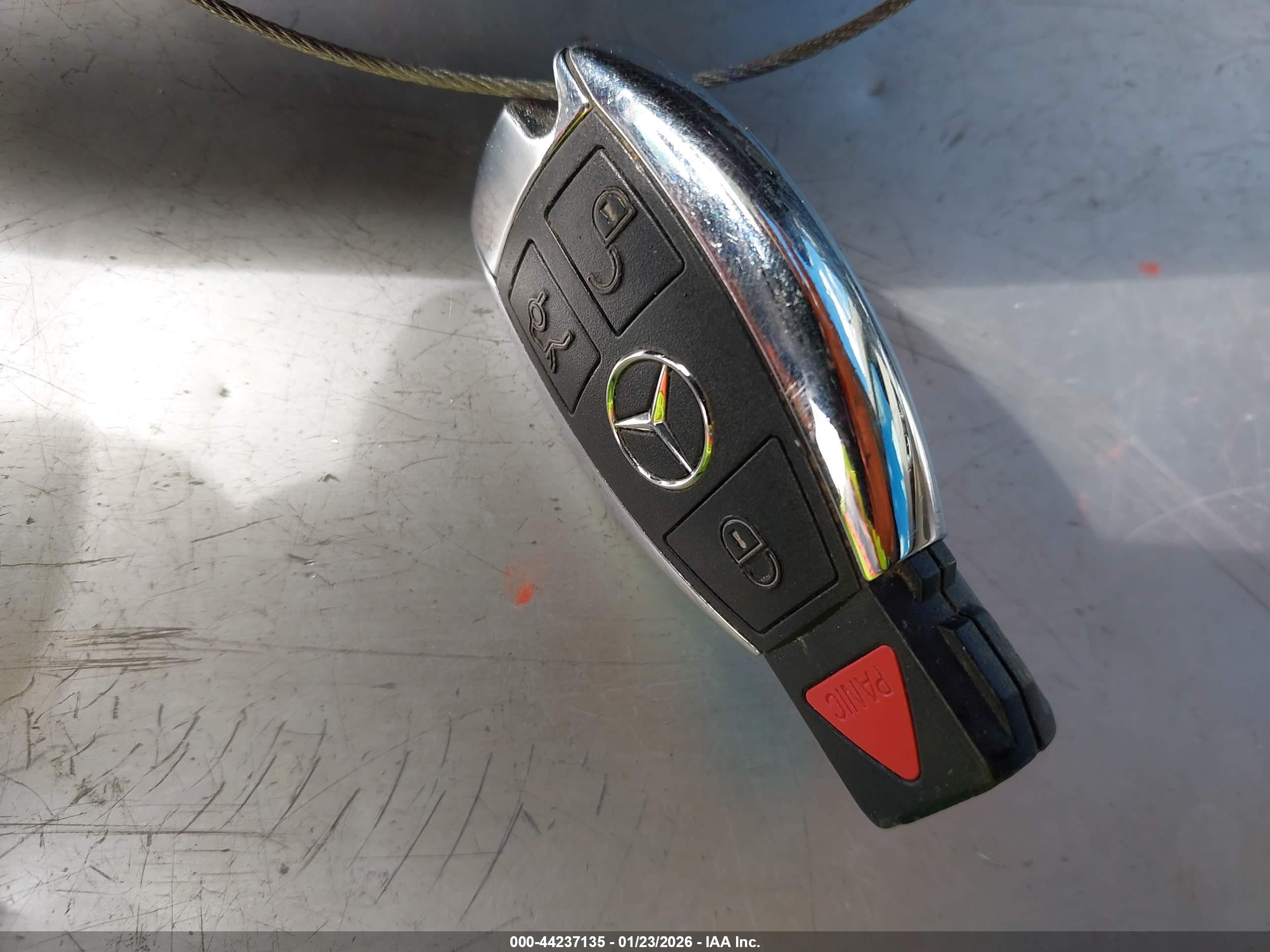 MERCEDES-BENZ E image 11