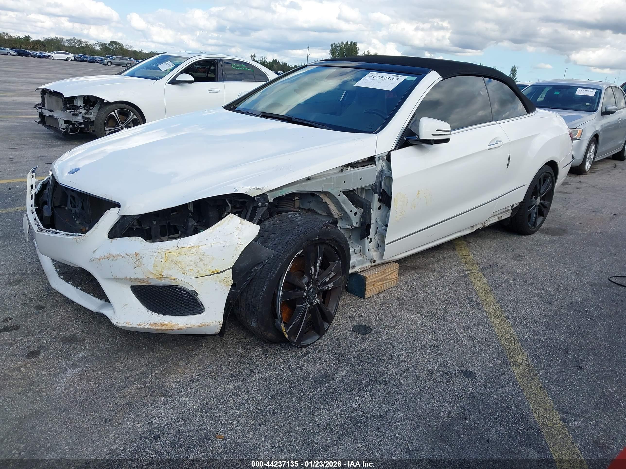 MERCEDES-BENZ E image 2