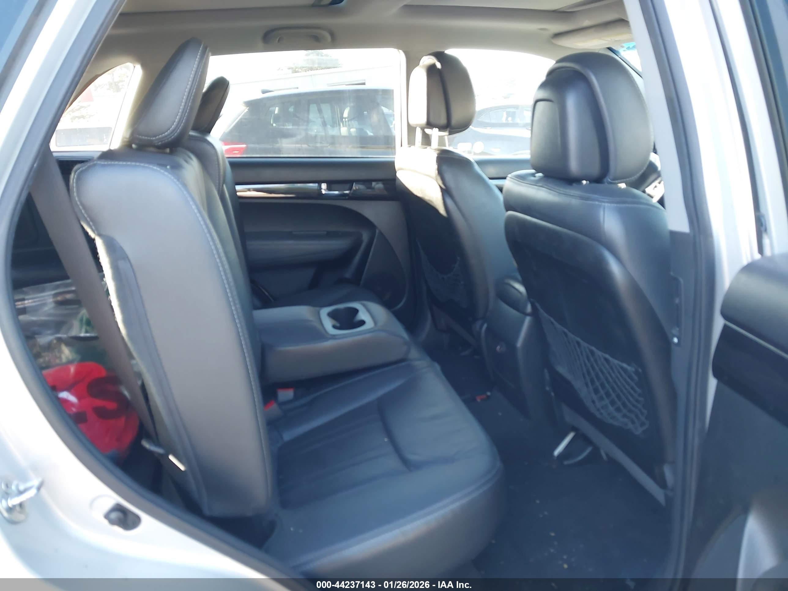 KIA SORENTO image 8