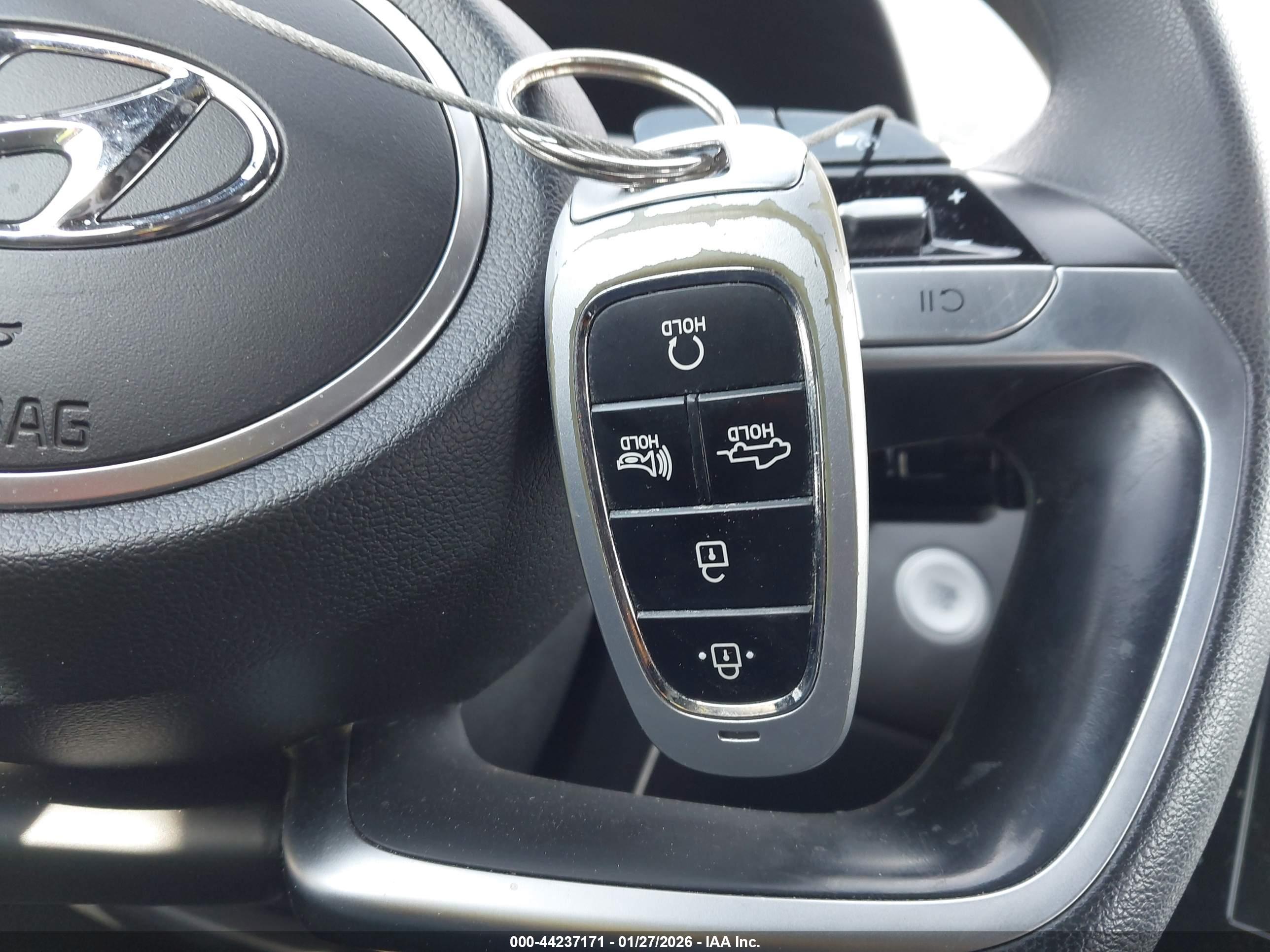 HYUNDAI SANTA image 11