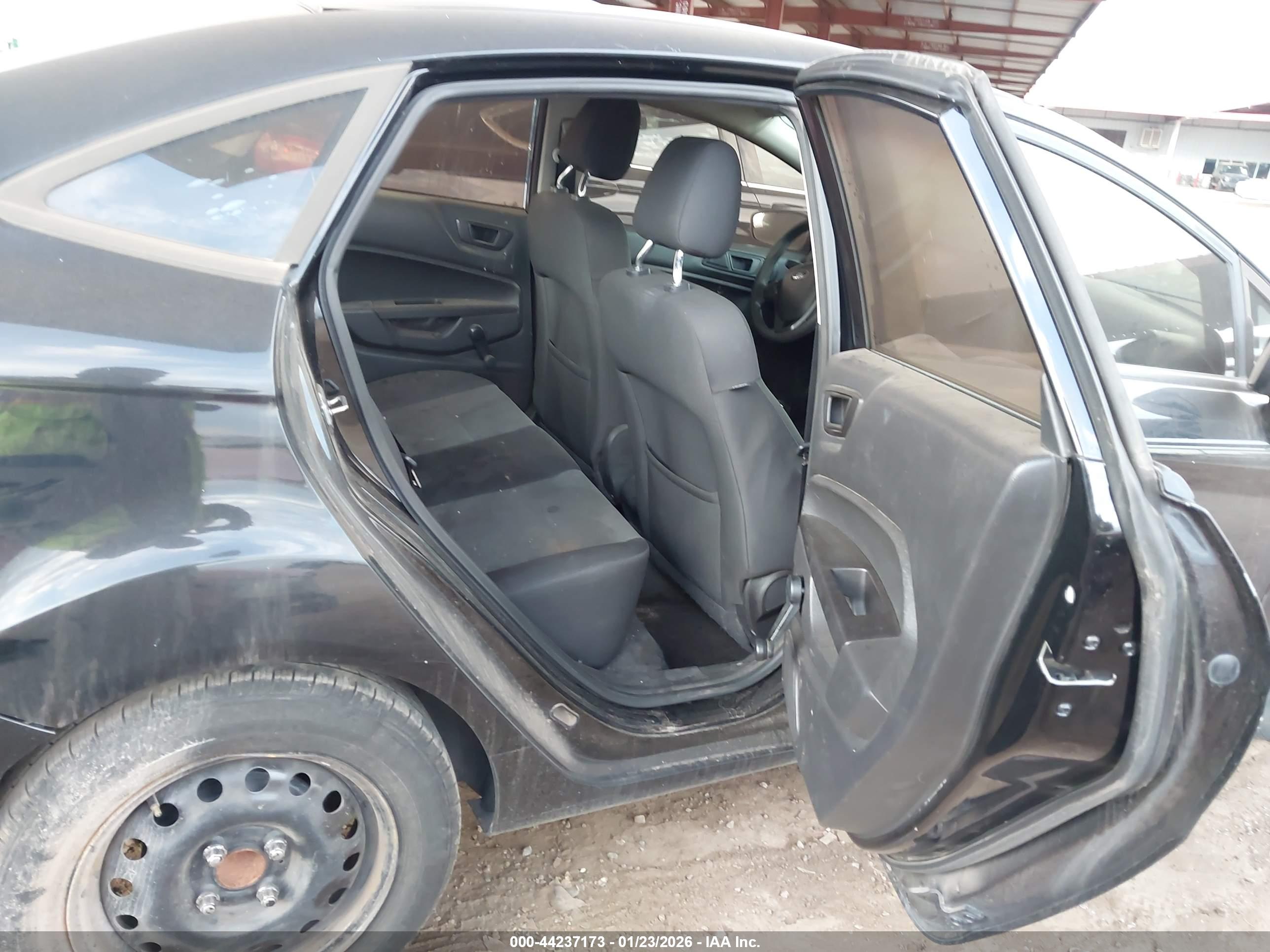 FORD FIESTA image 8