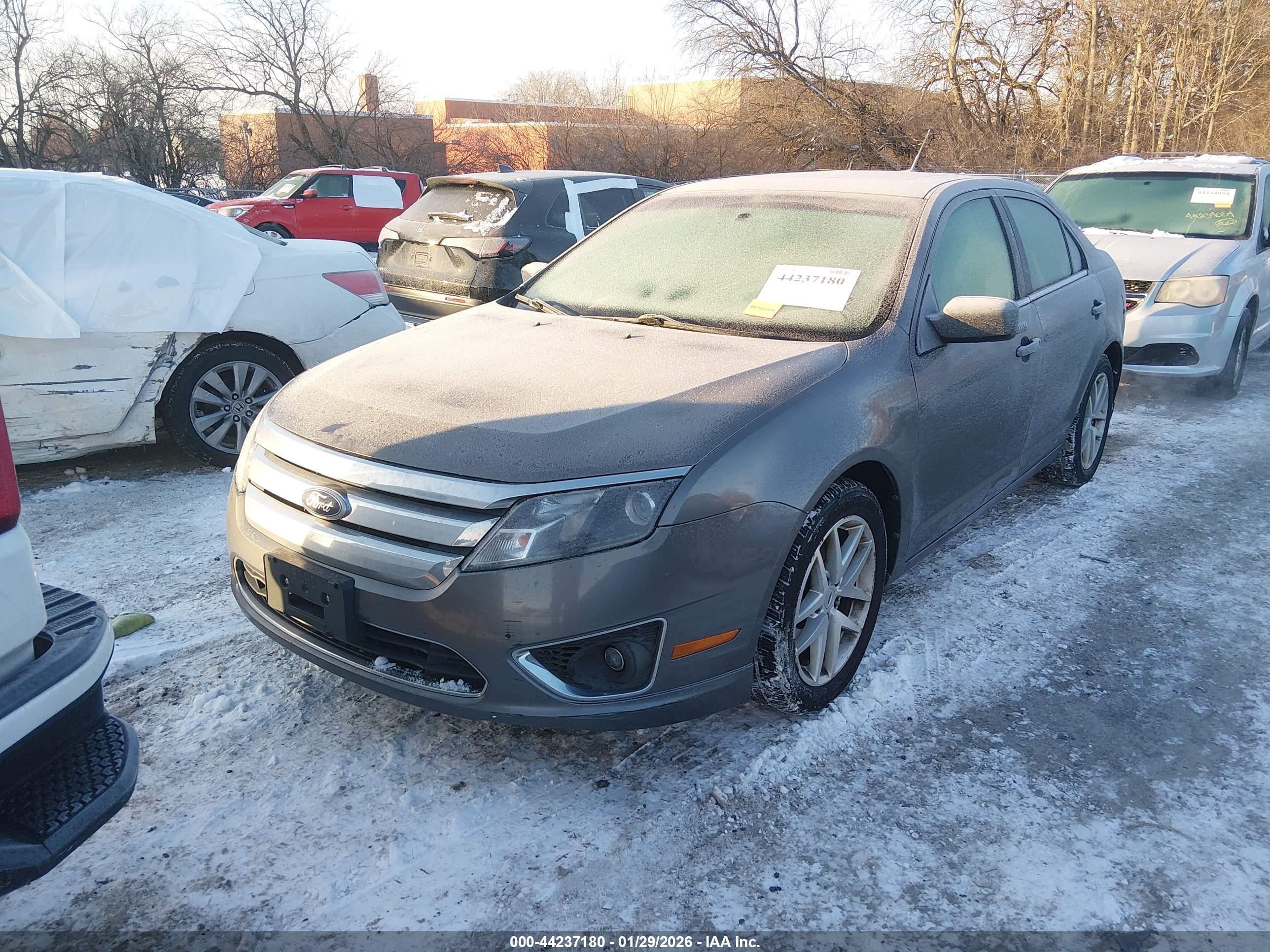 FORD FUSION image 2