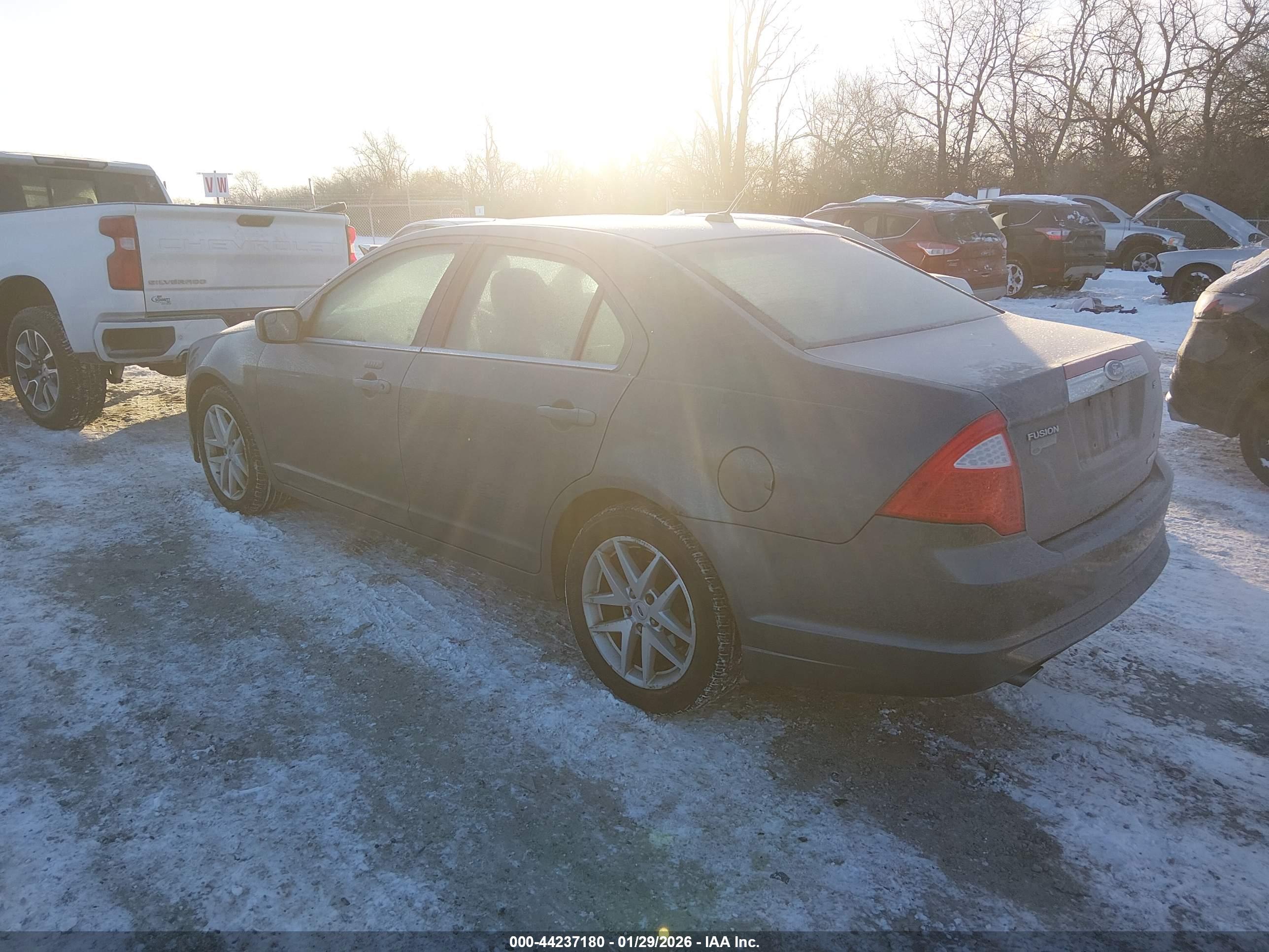 FORD FUSION image 3