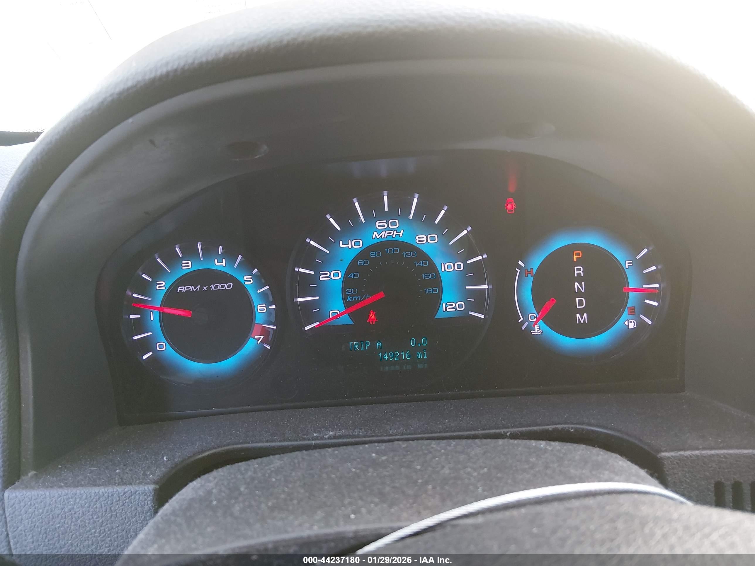 FORD FUSION image 7