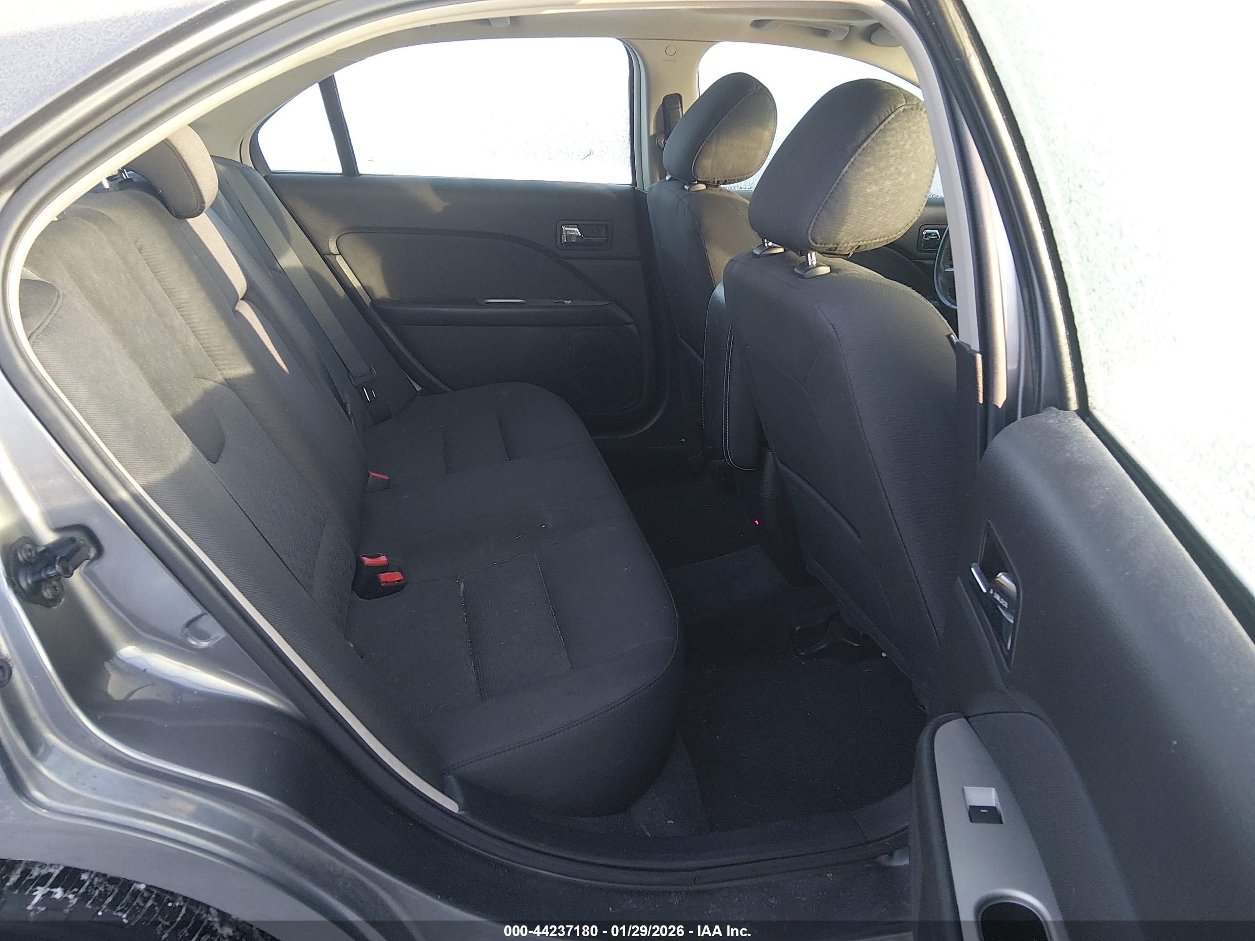 FORD FUSION image 8