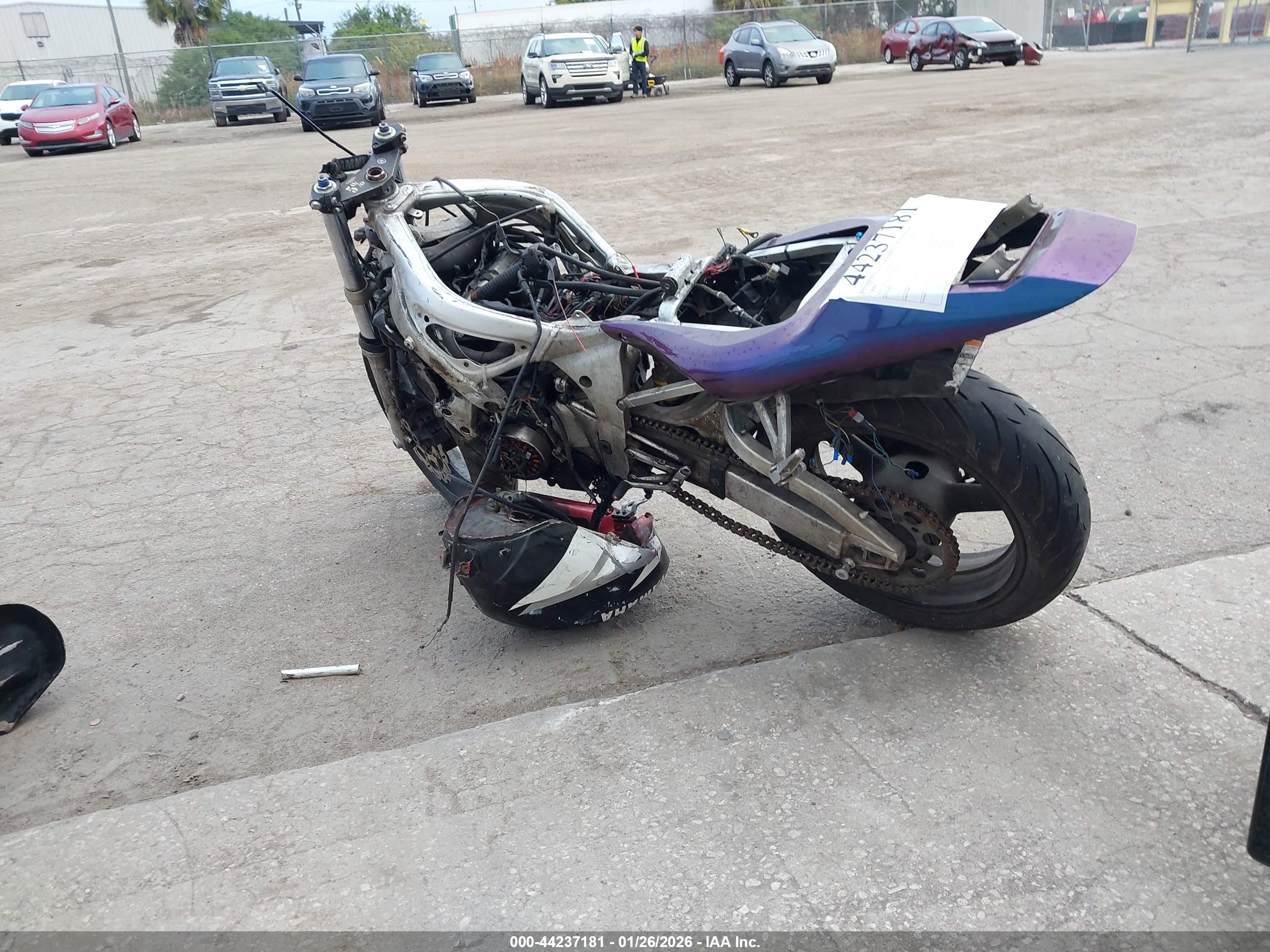 YAMAHA YZFR6 image 3