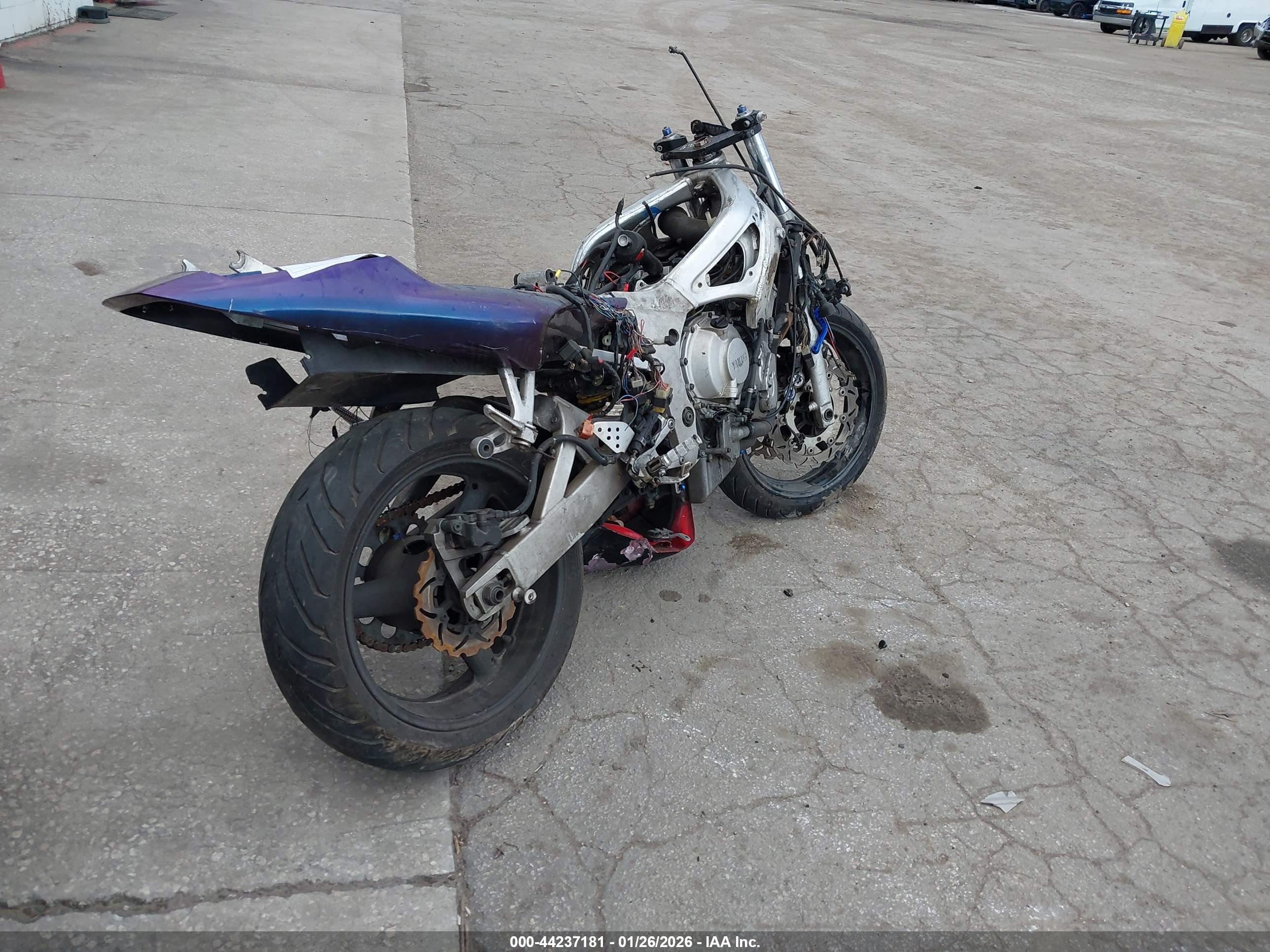 YAMAHA YZFR6 image 4