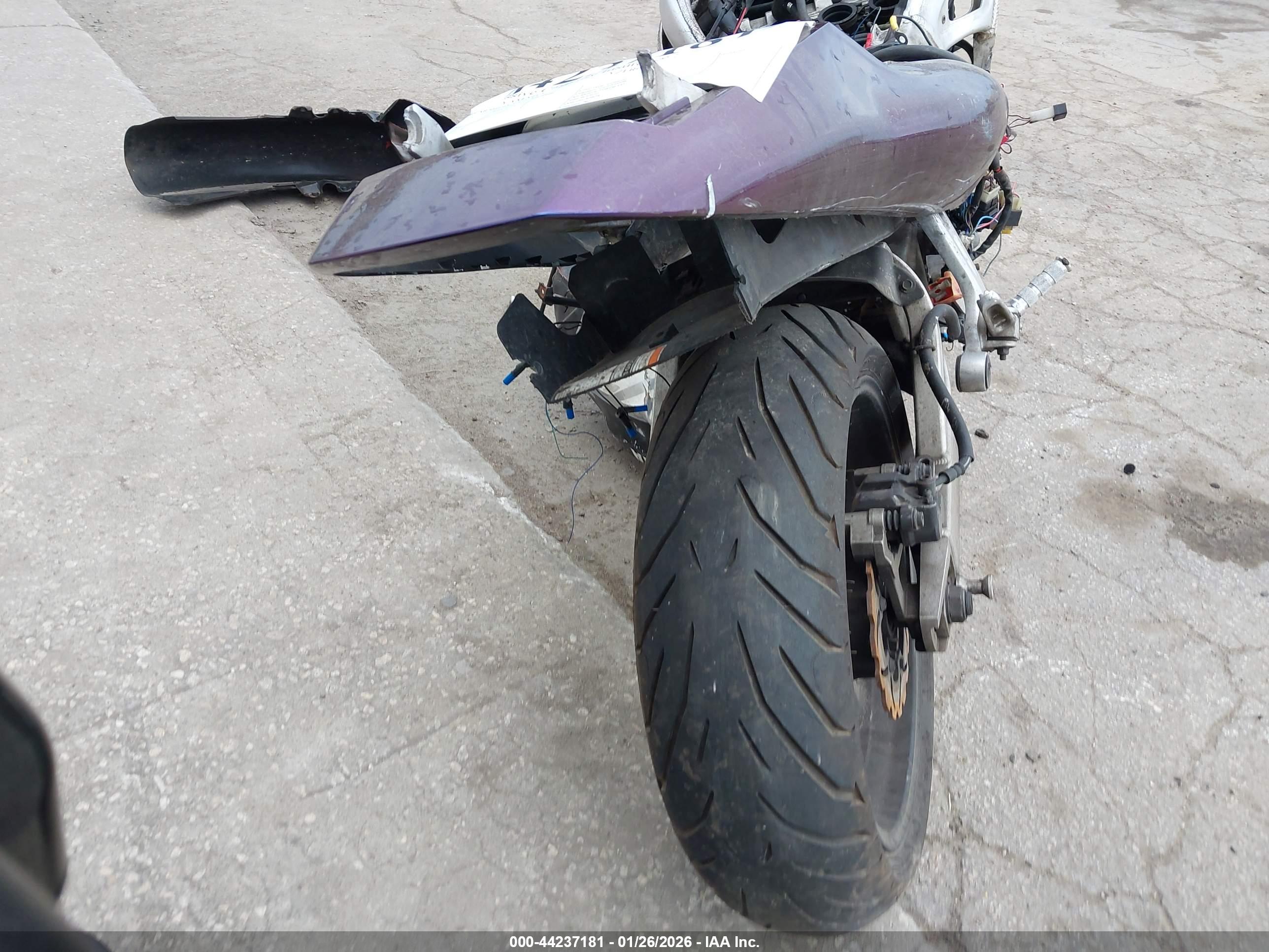 YAMAHA YZFR6 image 6