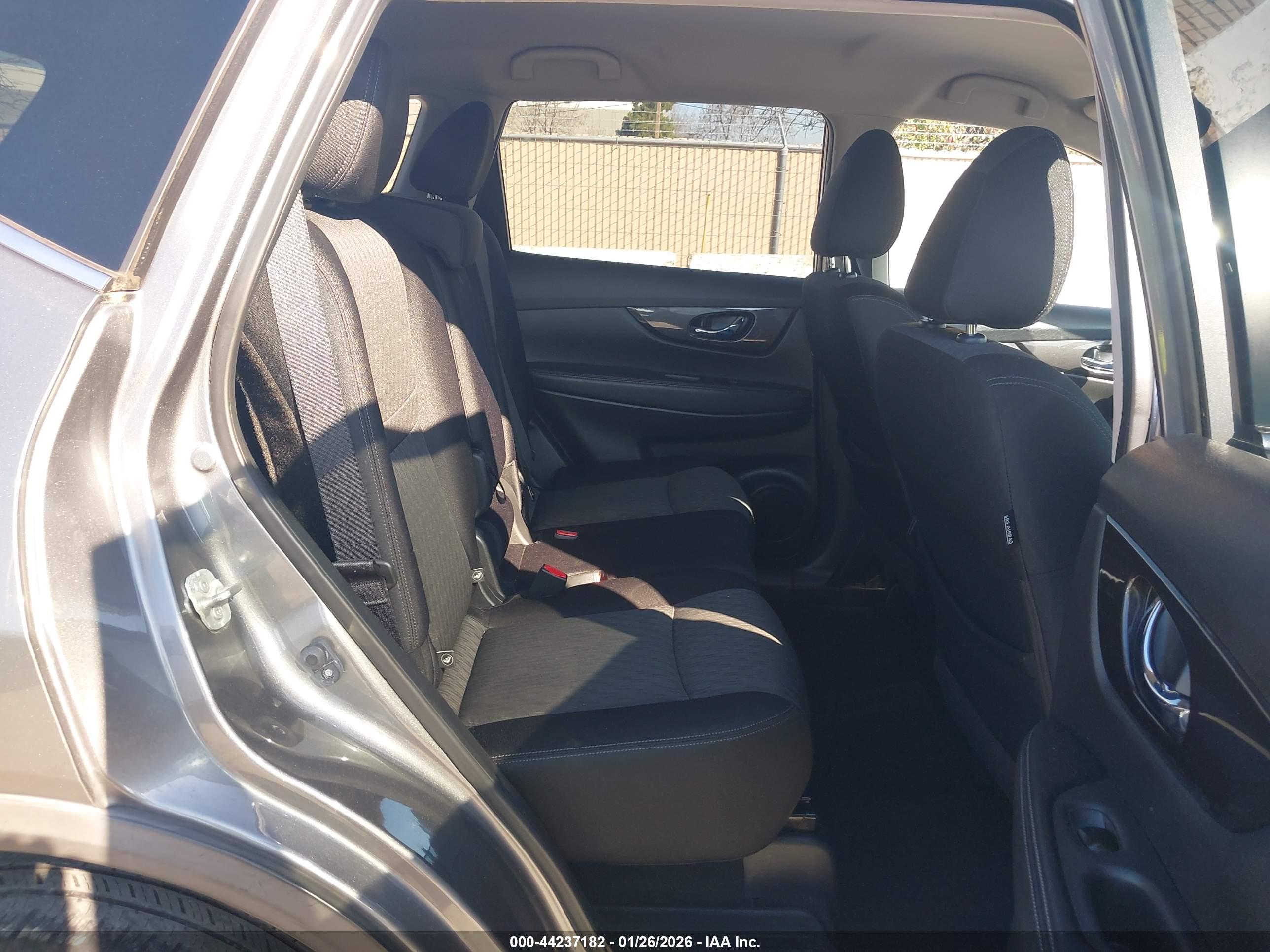 NISSAN ROGUE image 8