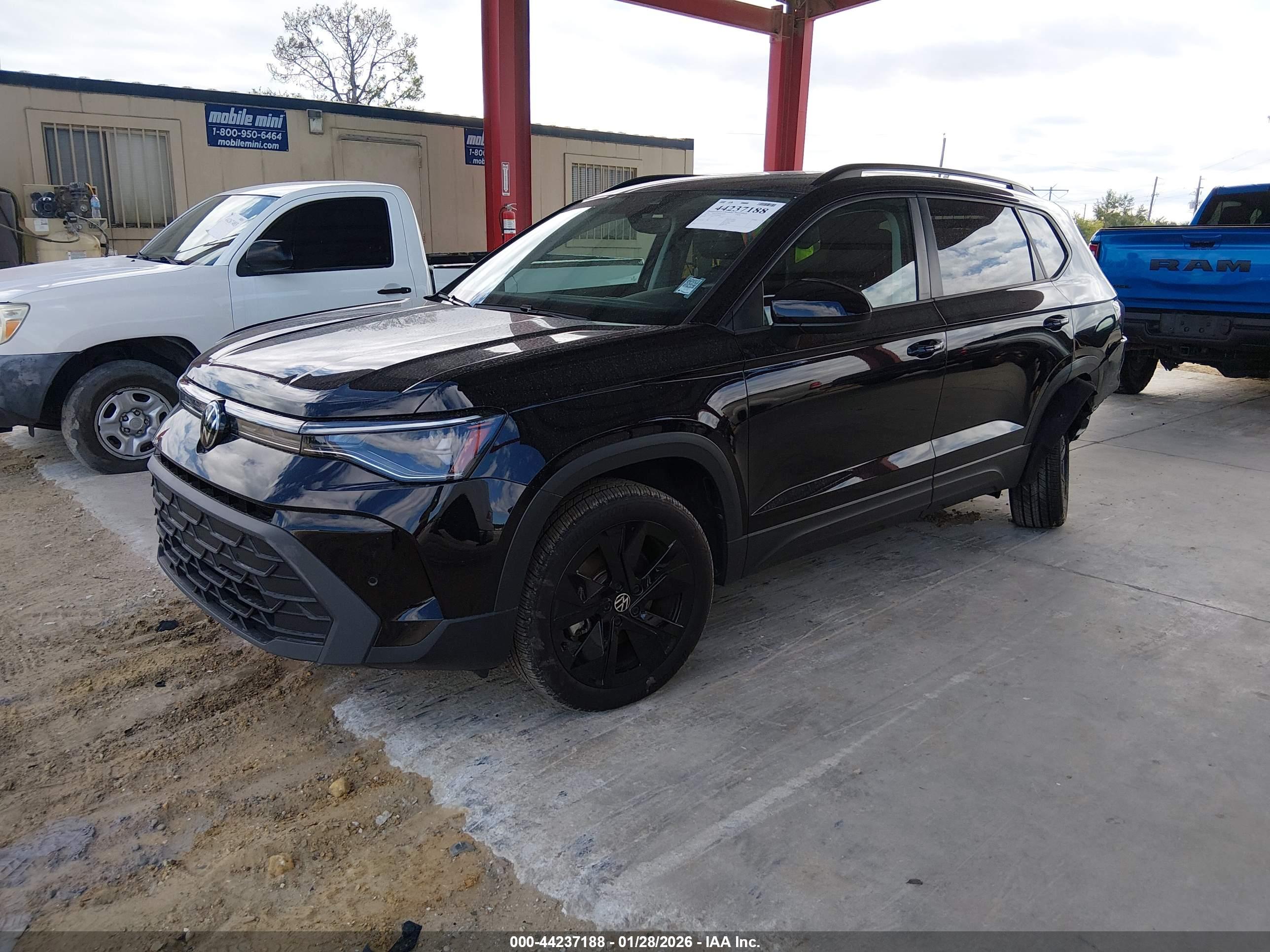 VOLKSWAGEN TAOS image 2