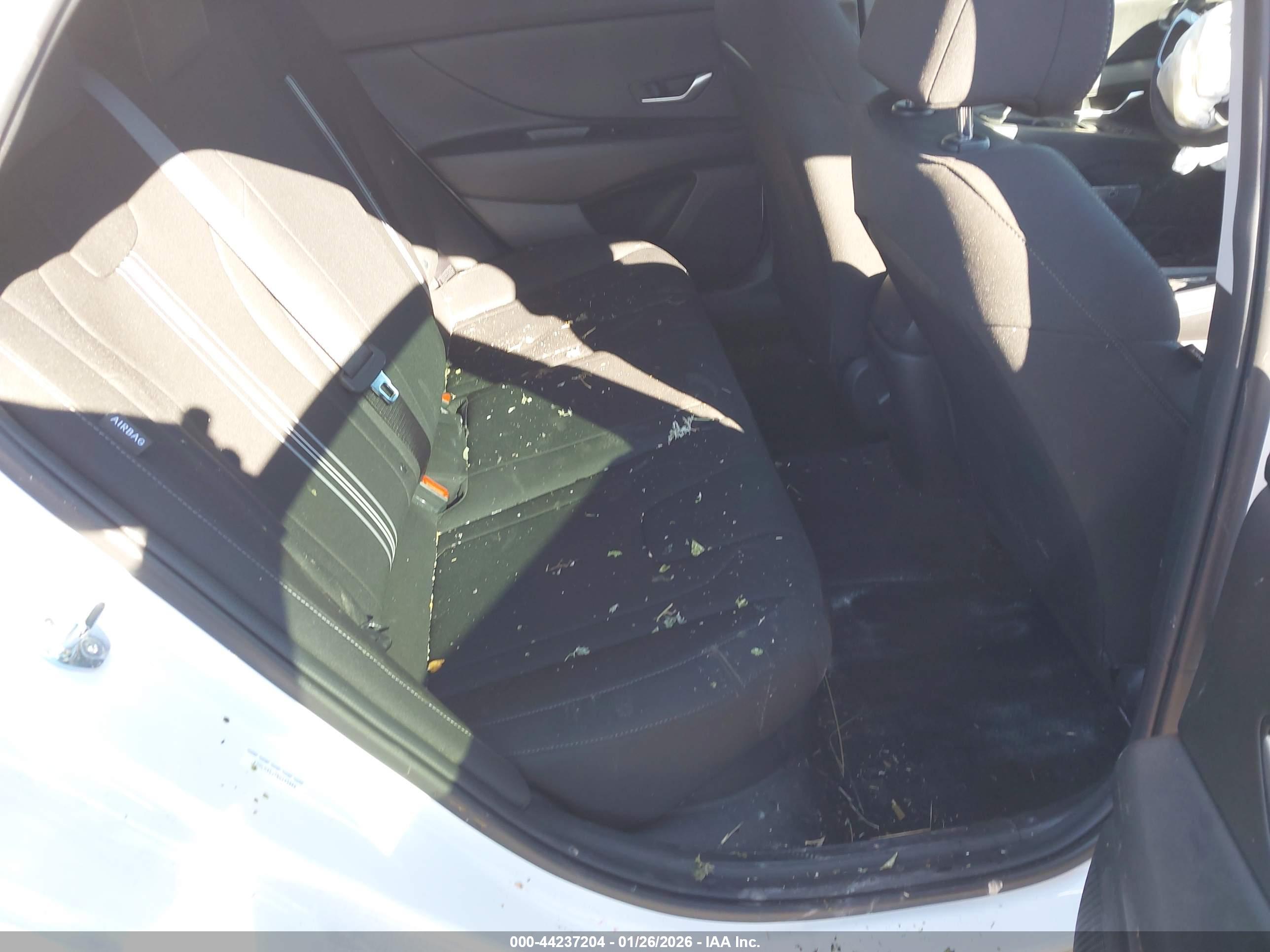 HYUNDAI ELANTRA image 8