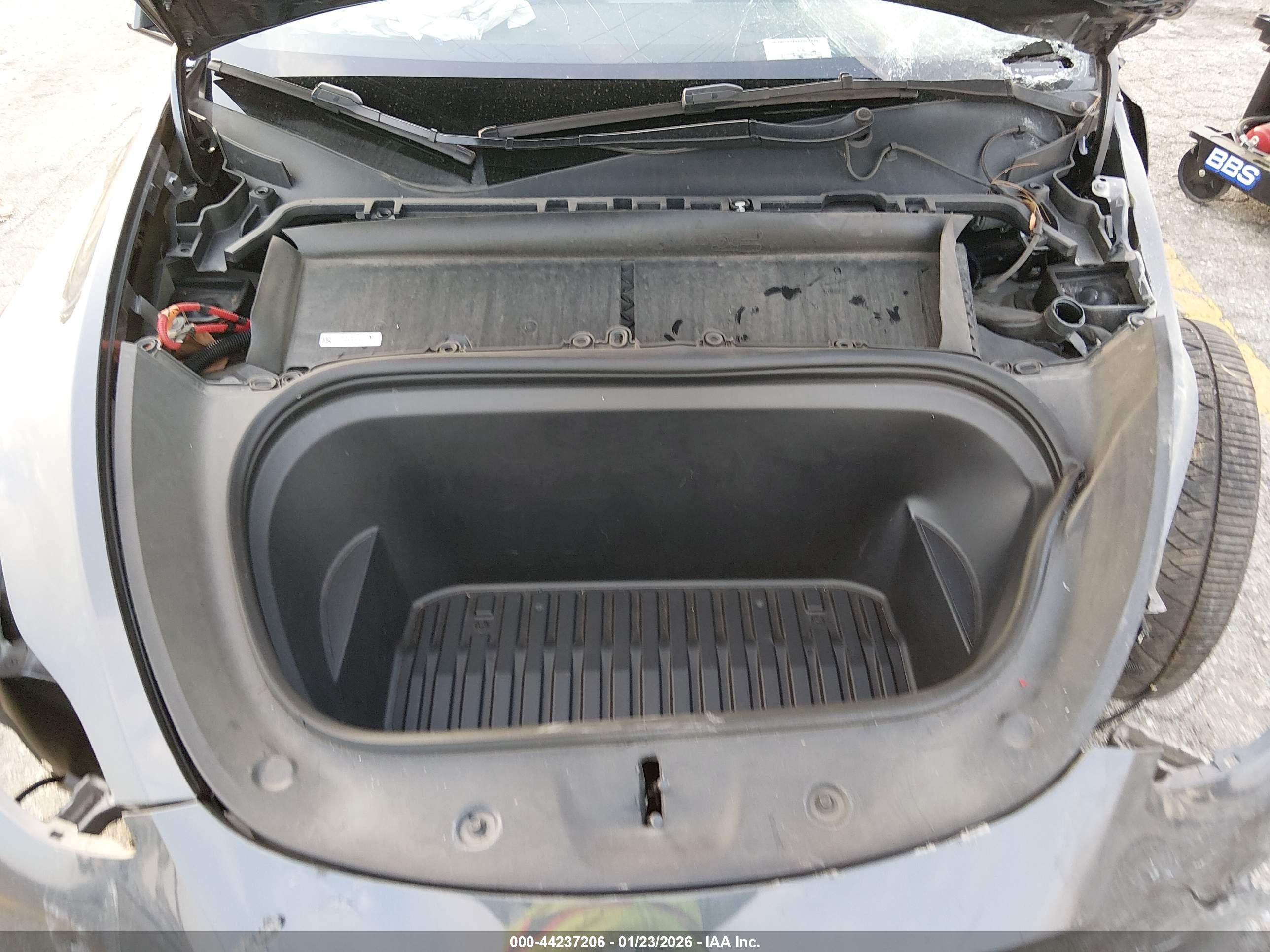 TESLA MODEL image 10