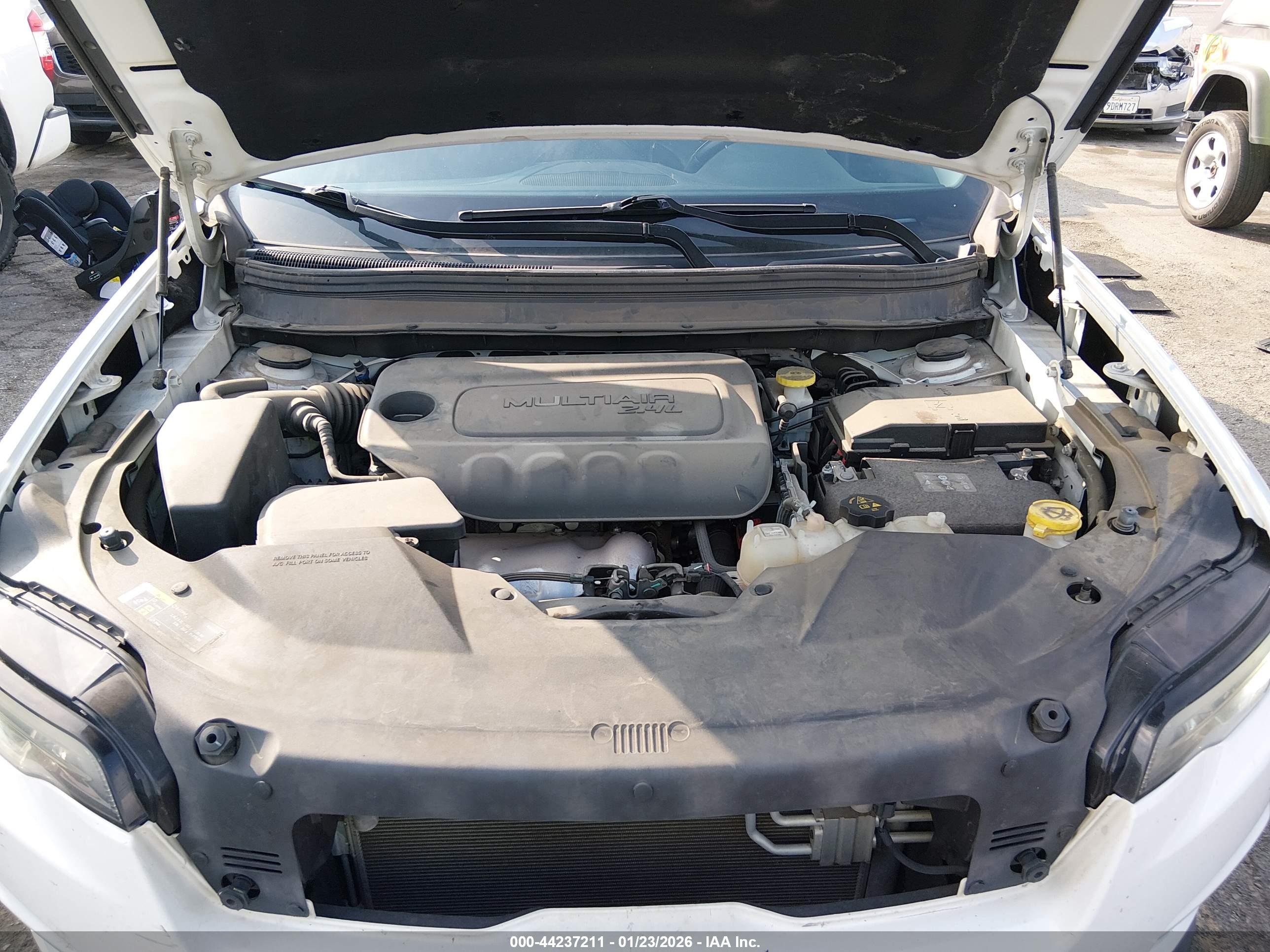 JEEP CHEROKEE image 10