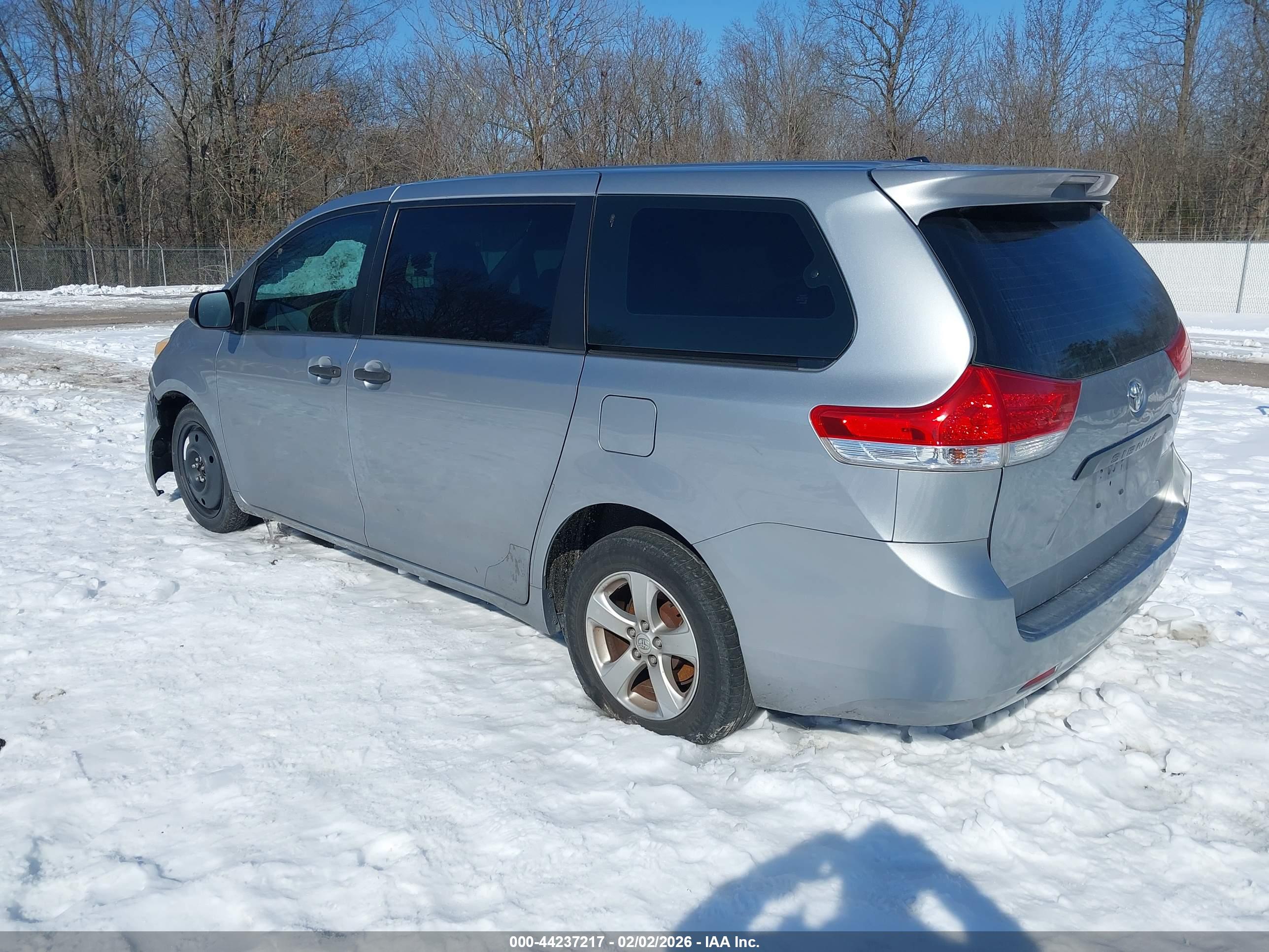 TOYOTA SIENNA image 3