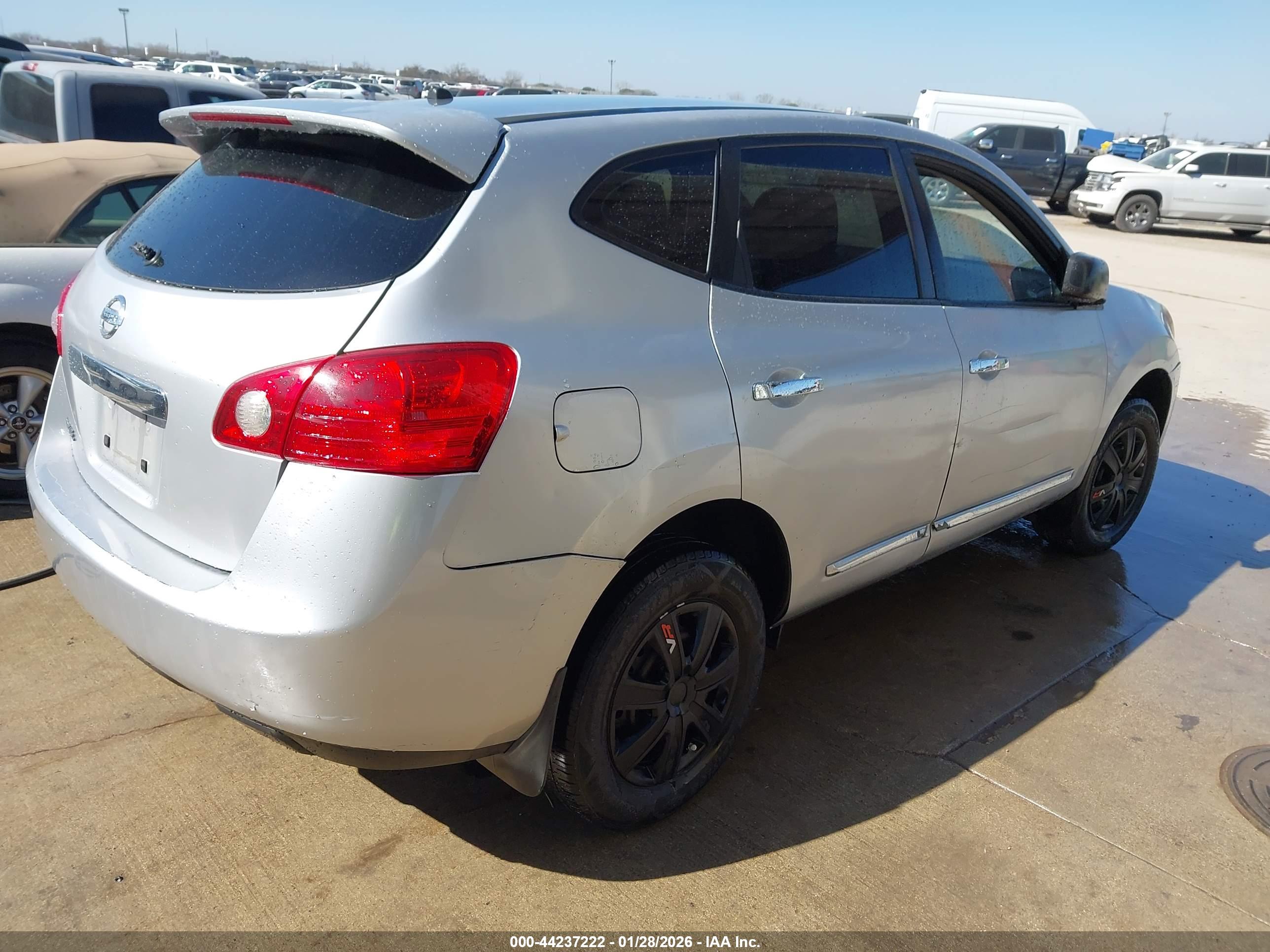 NISSAN ROGUE image 4