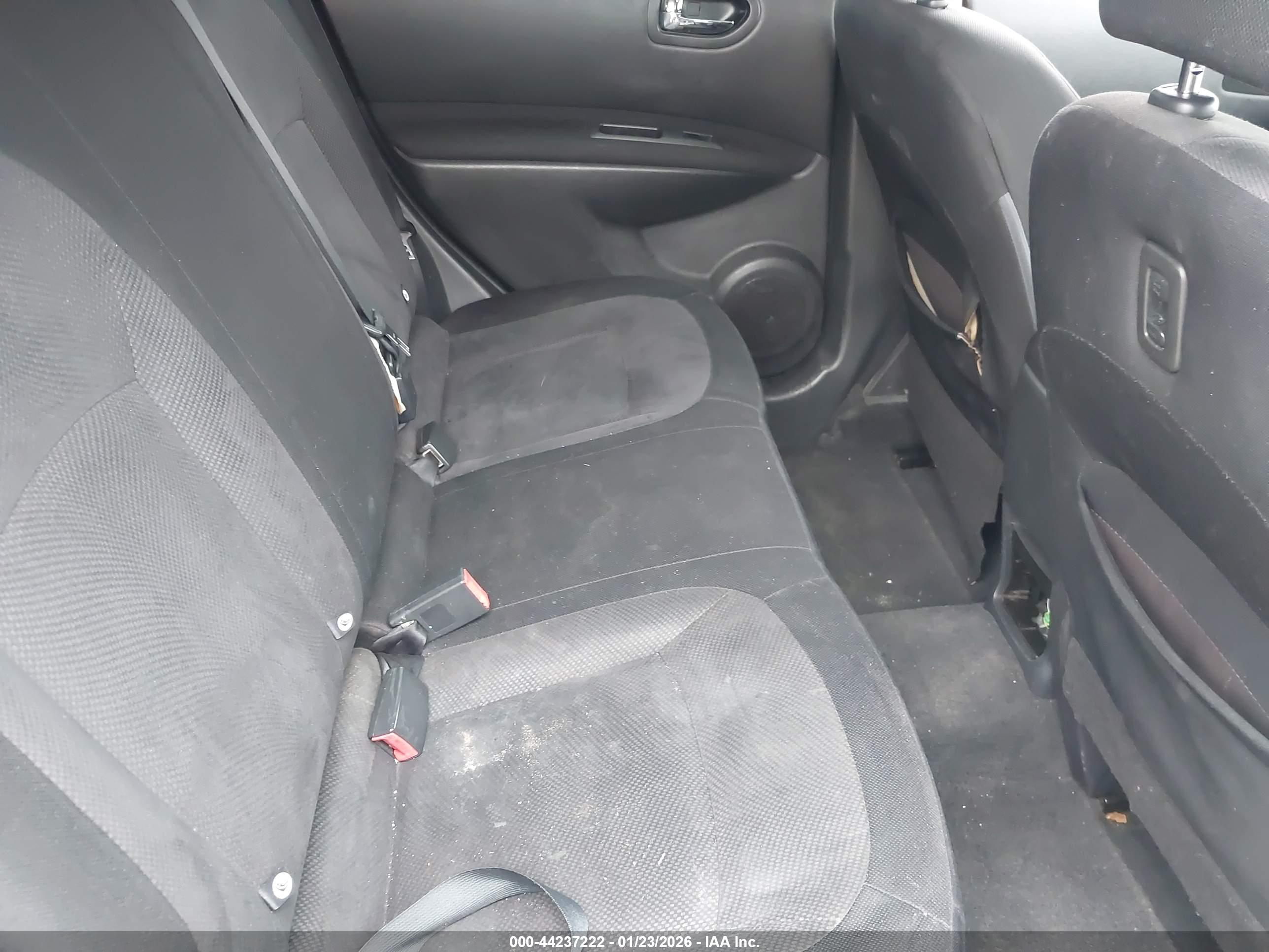 NISSAN ROGUE image 8
