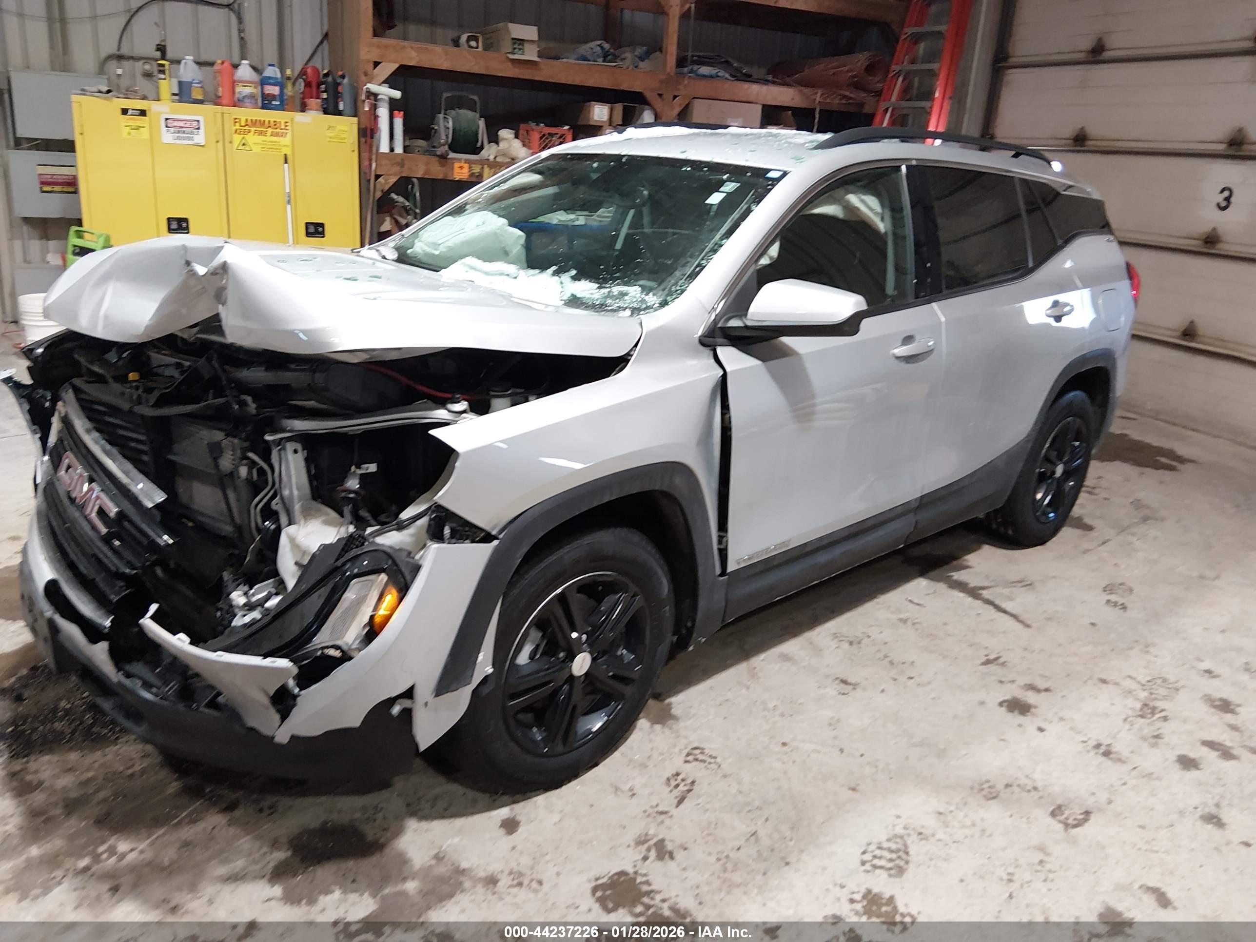 GMC TERRAIN image 2
