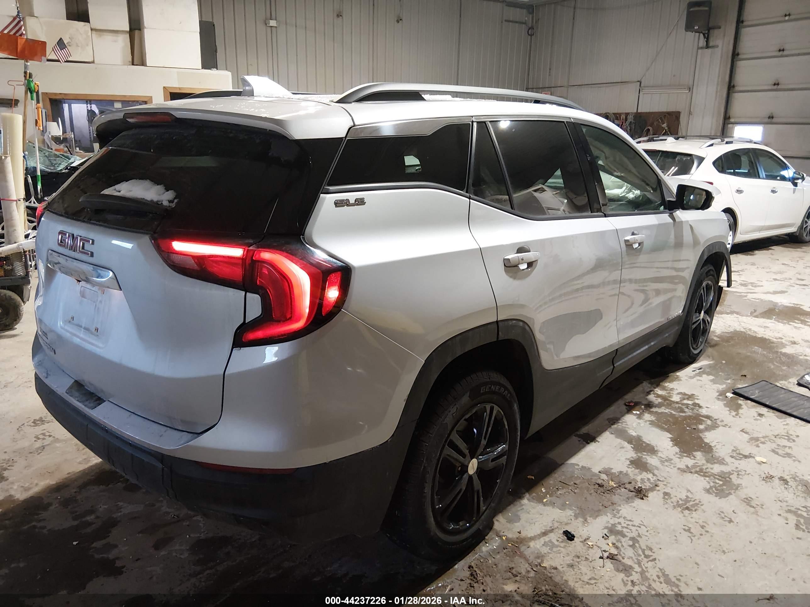 GMC TERRAIN image 4