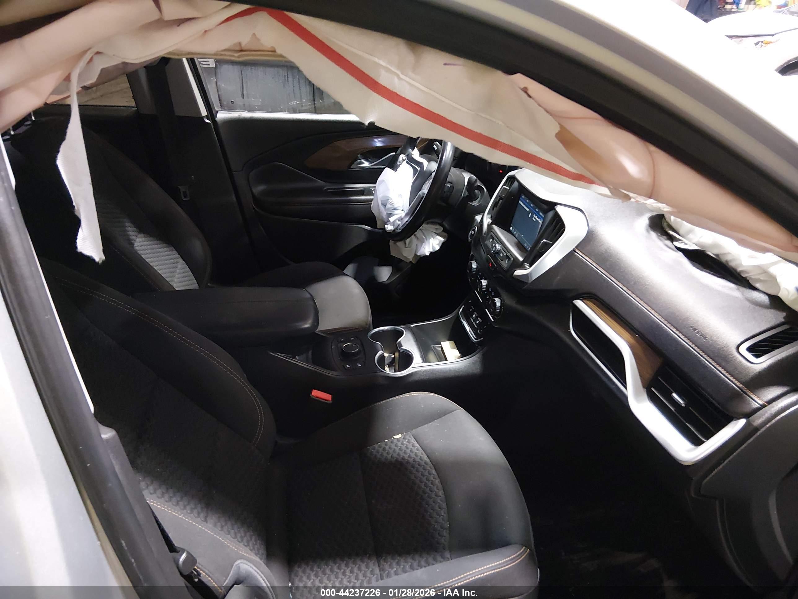 GMC TERRAIN image 5