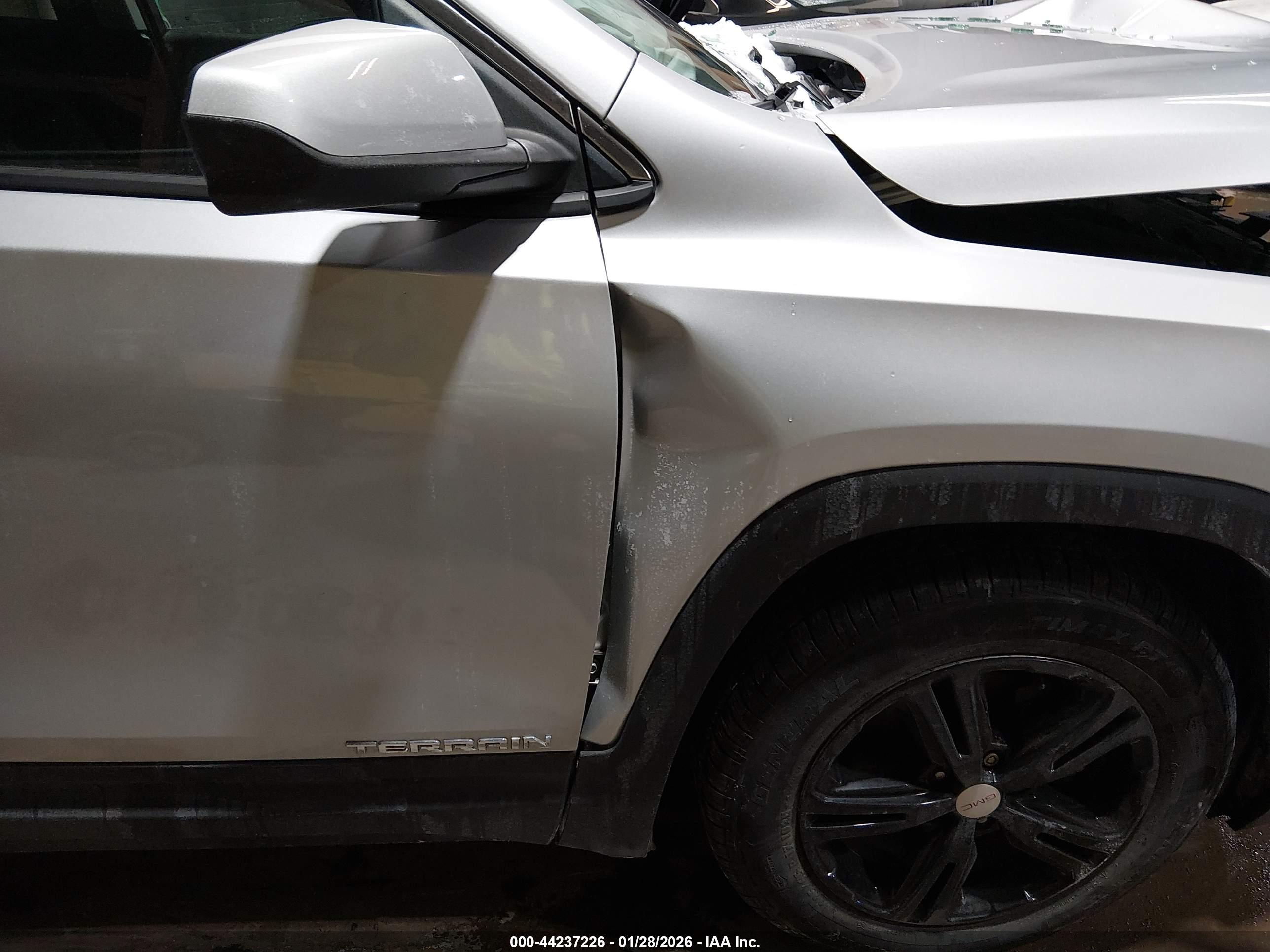 GMC TERRAIN image 6