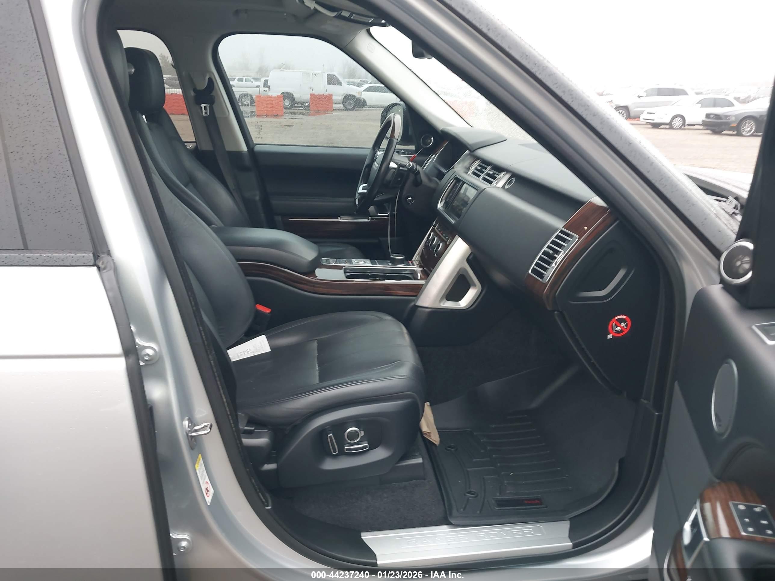 LAND ROVER image 5