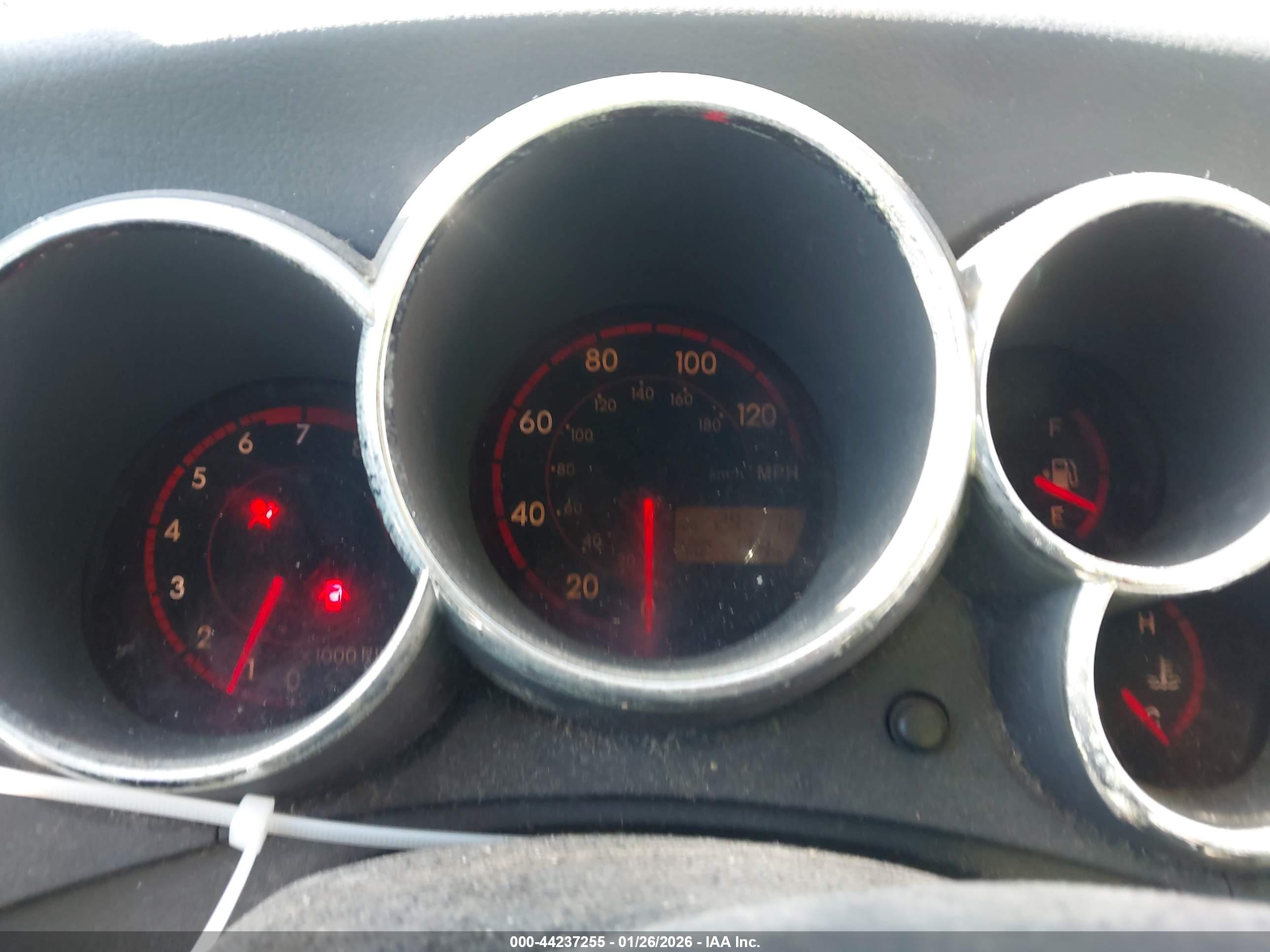 PONTIAC VIBE image 7