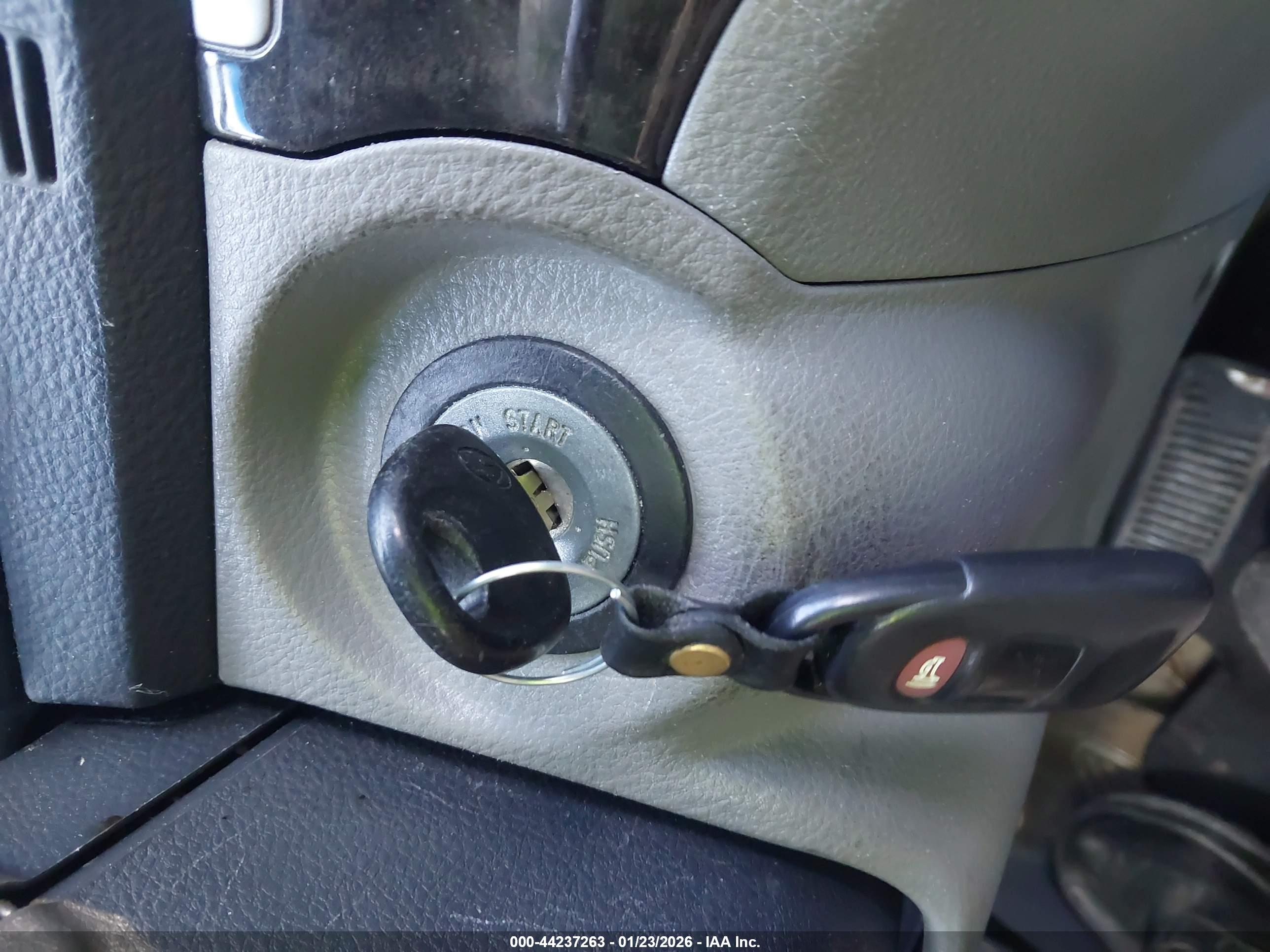 HYUNDAI SANTA image 11