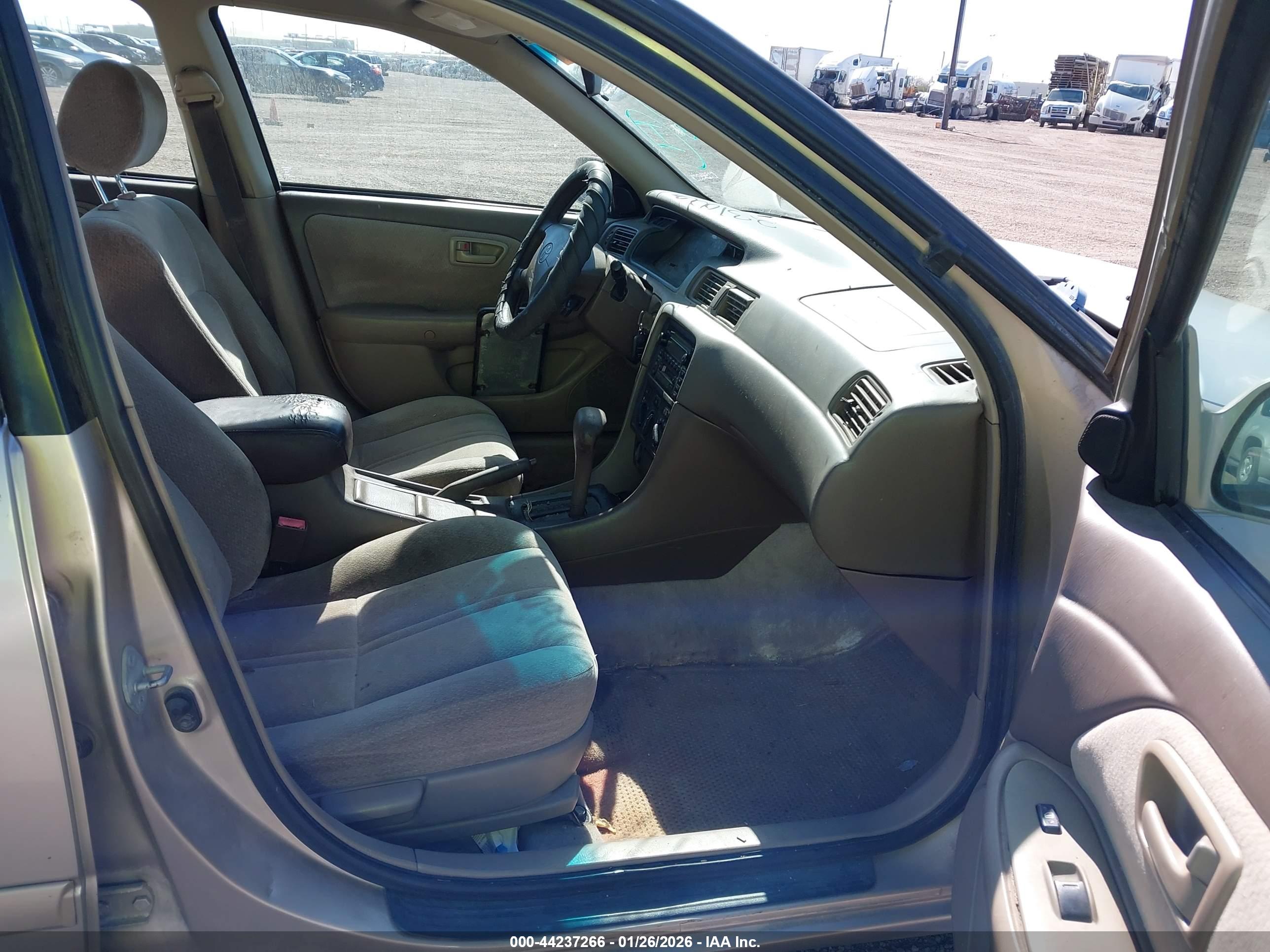 TOYOTA CAMRY image 5