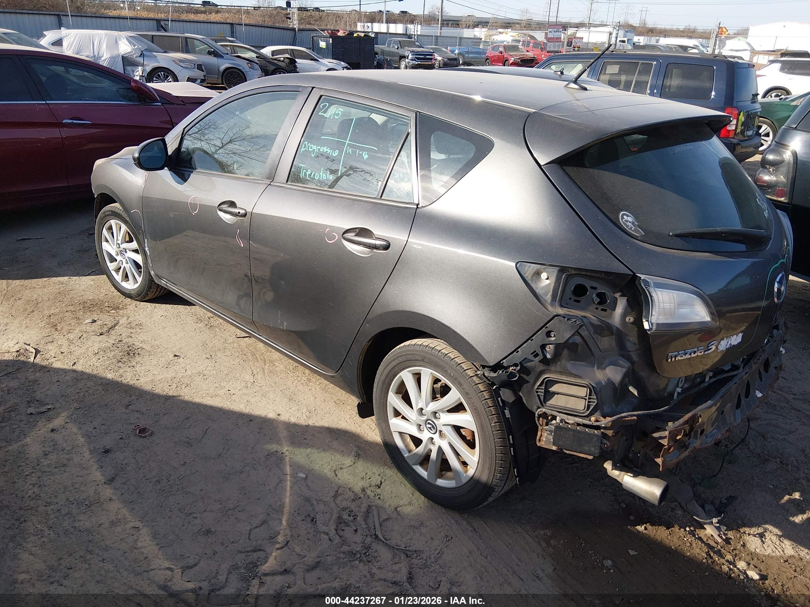 MAZDA MAZDA3 image 3