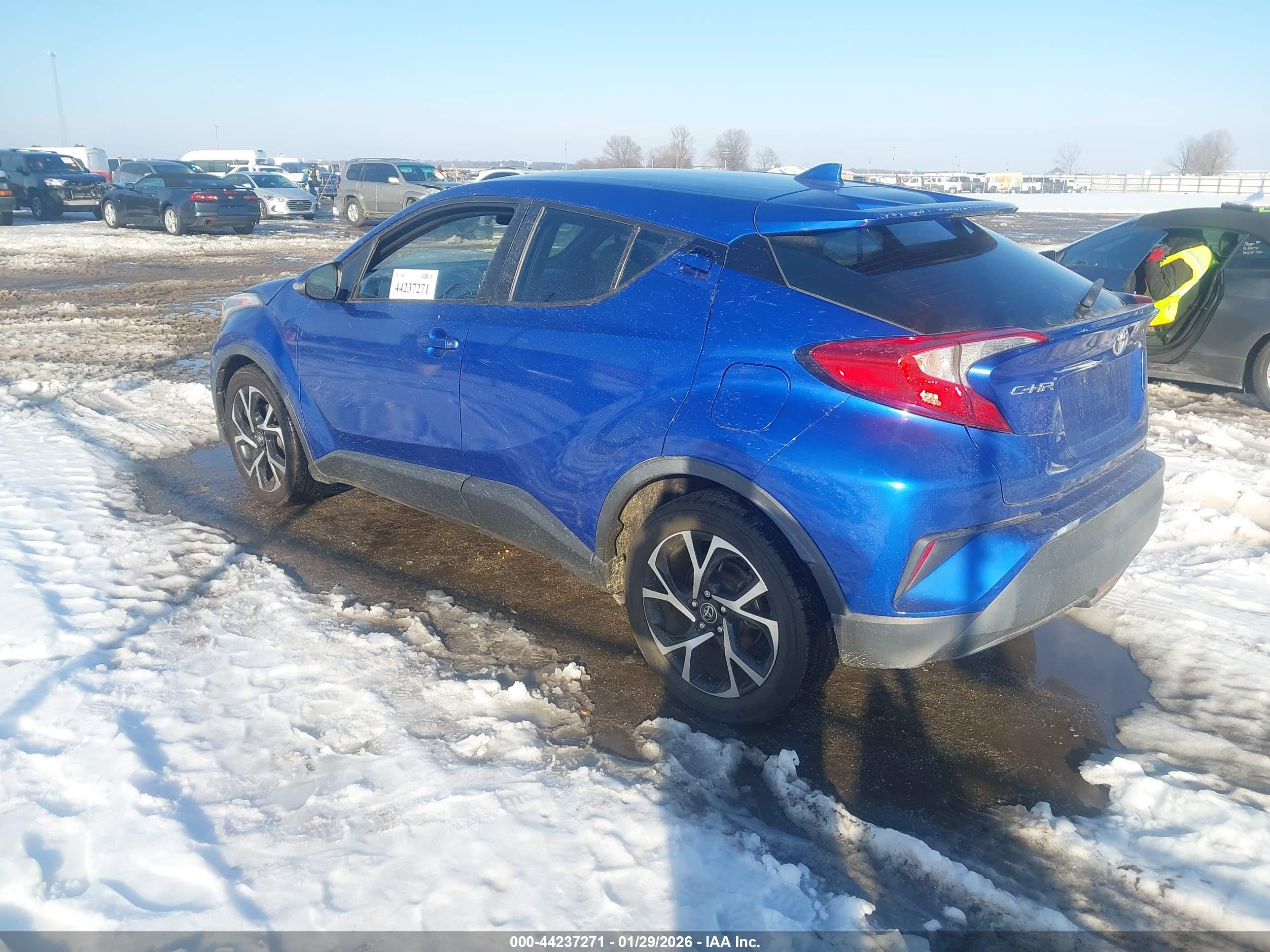 TOYOTA C-HR image 3