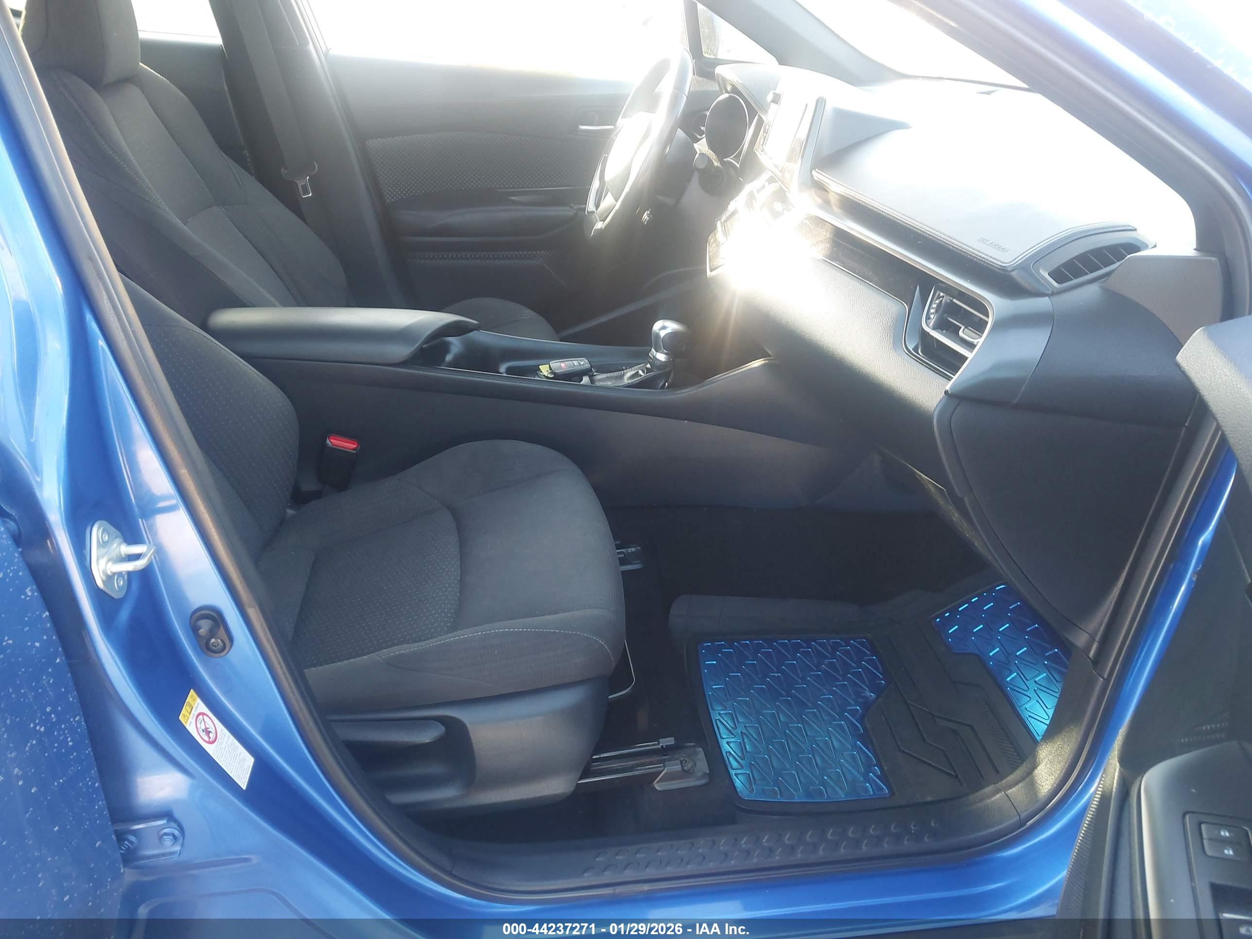 TOYOTA C-HR image 5