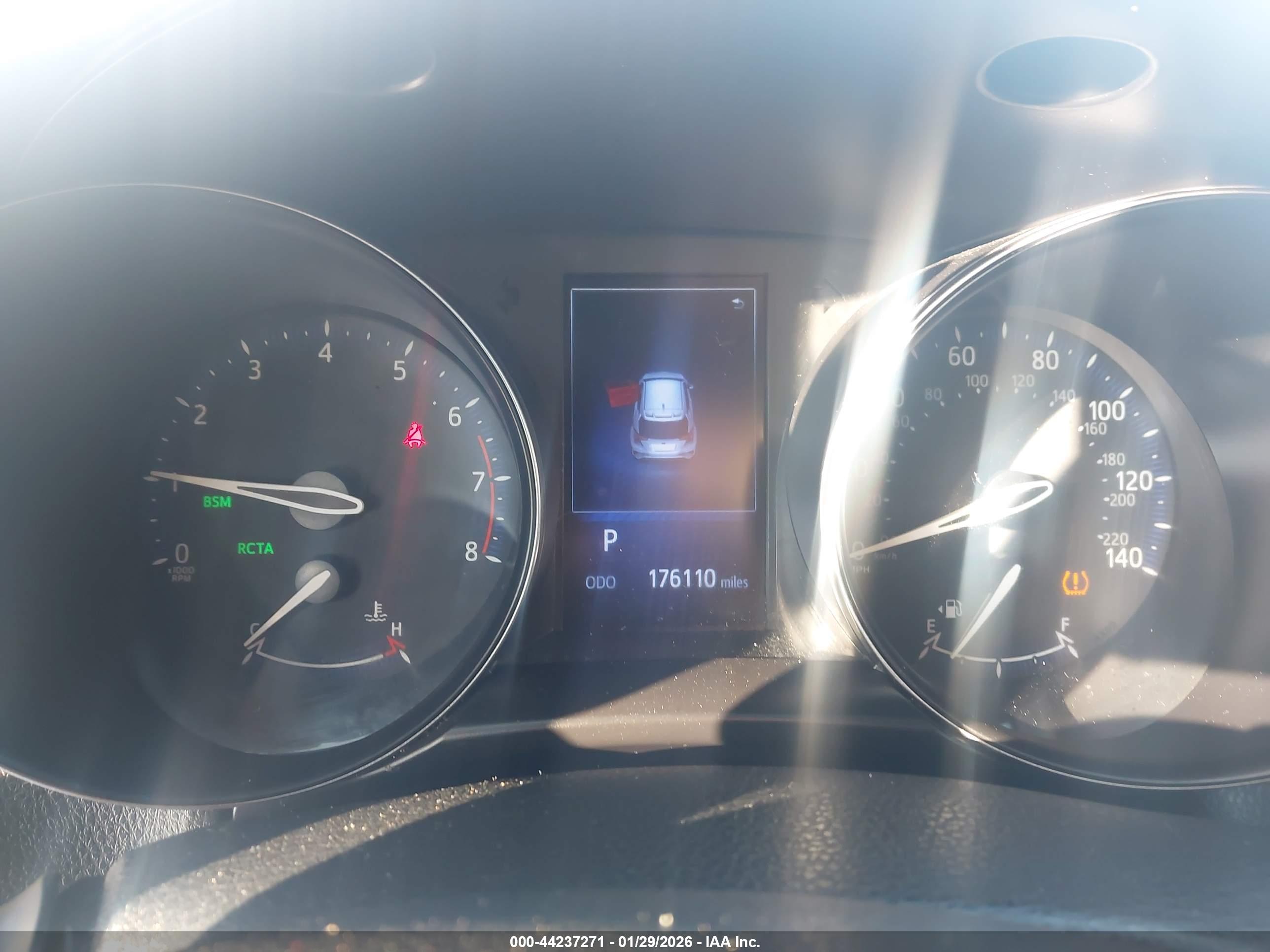 TOYOTA C-HR image 7