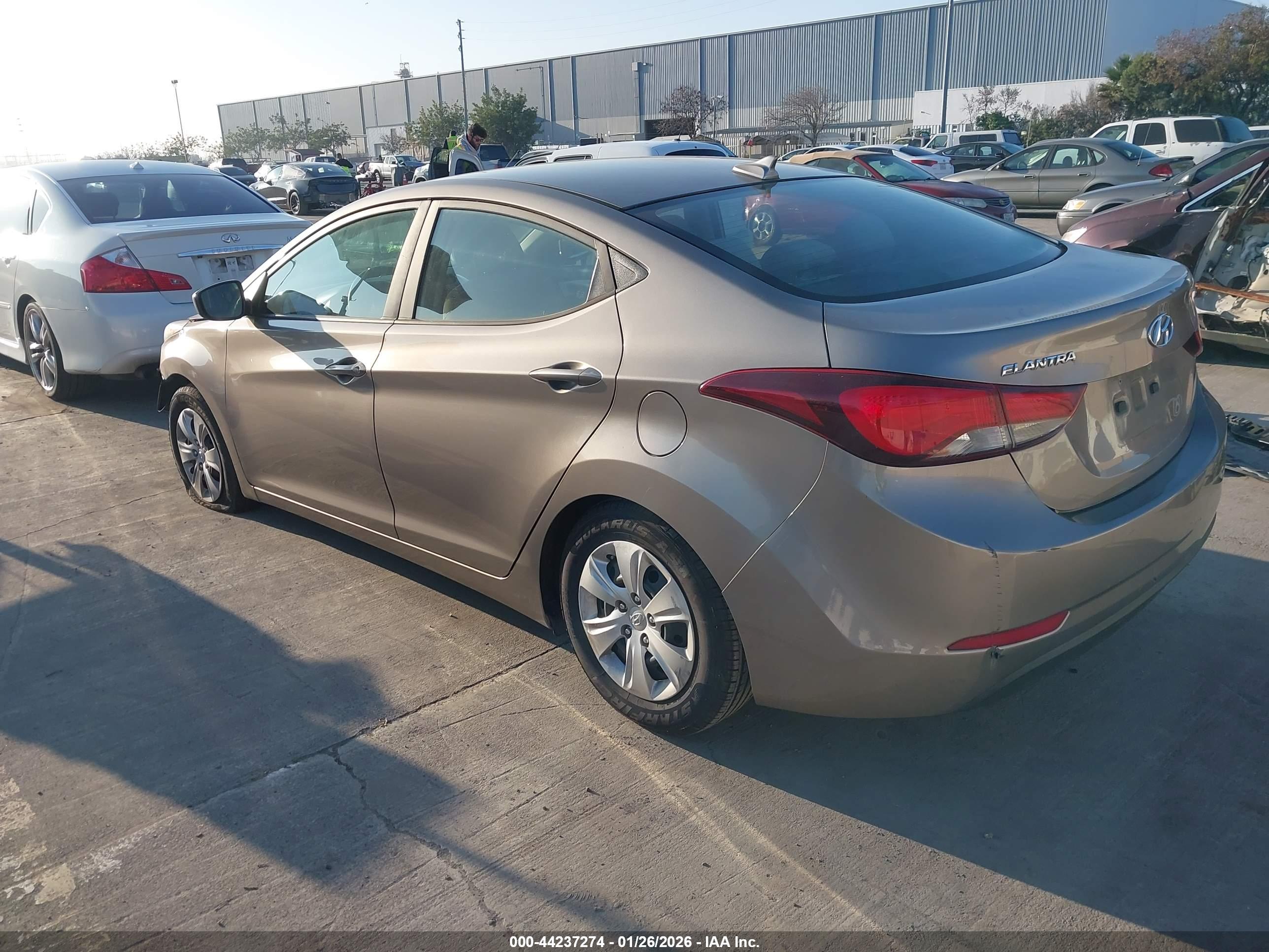 HYUNDAI ELANTRA image 3